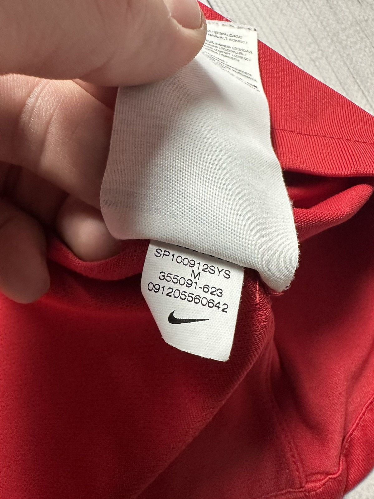Nike × Vintage Vintage Nike Manchester United soccer jersey size M red Size US M / EU 48-50 / 2 - 5 Thumbnail
