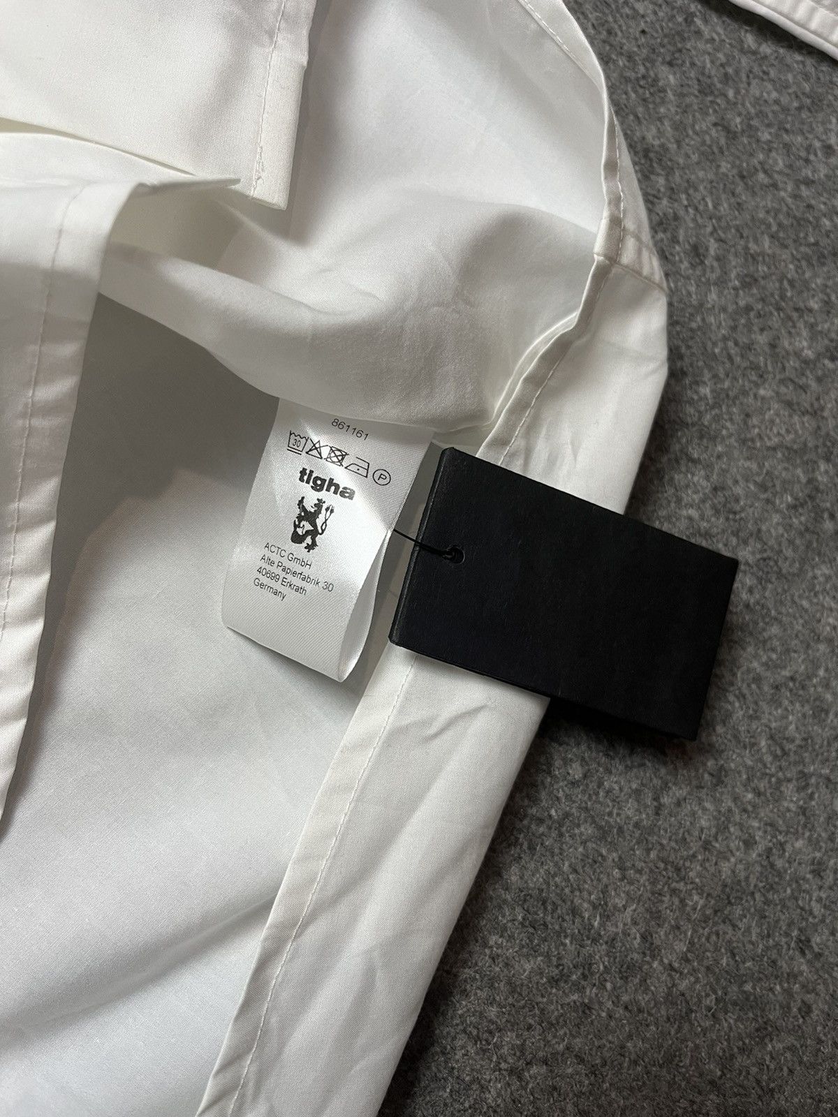 tigha Tigha white Classic NEW shirt Size US S / EU 44-46 / 1 - 5 Thumbnail