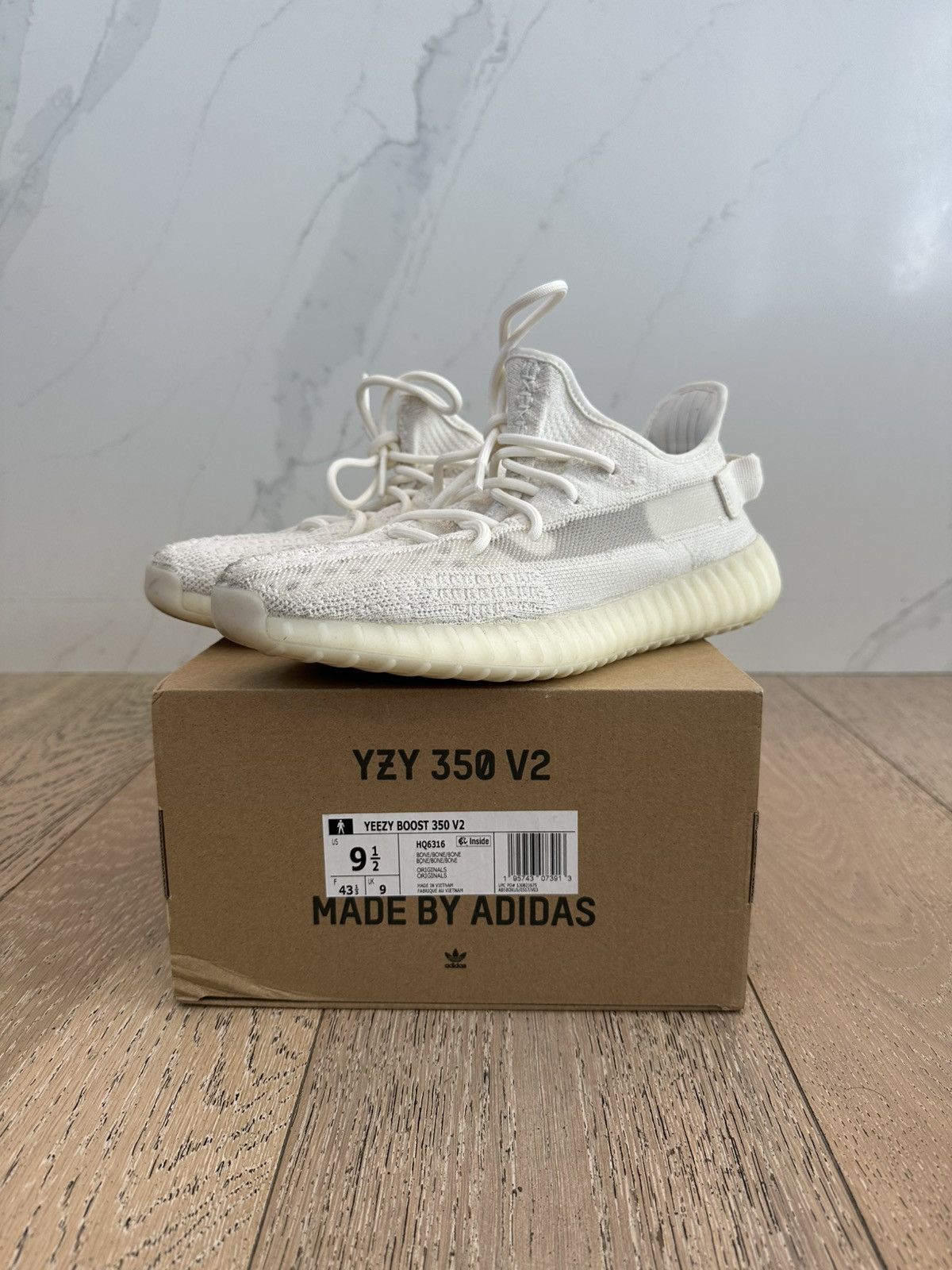 Yeezy adidas Yeezy Boost 350 V2 Bone Size US 9.5 / EU 42-43 - 1 Thumbnail