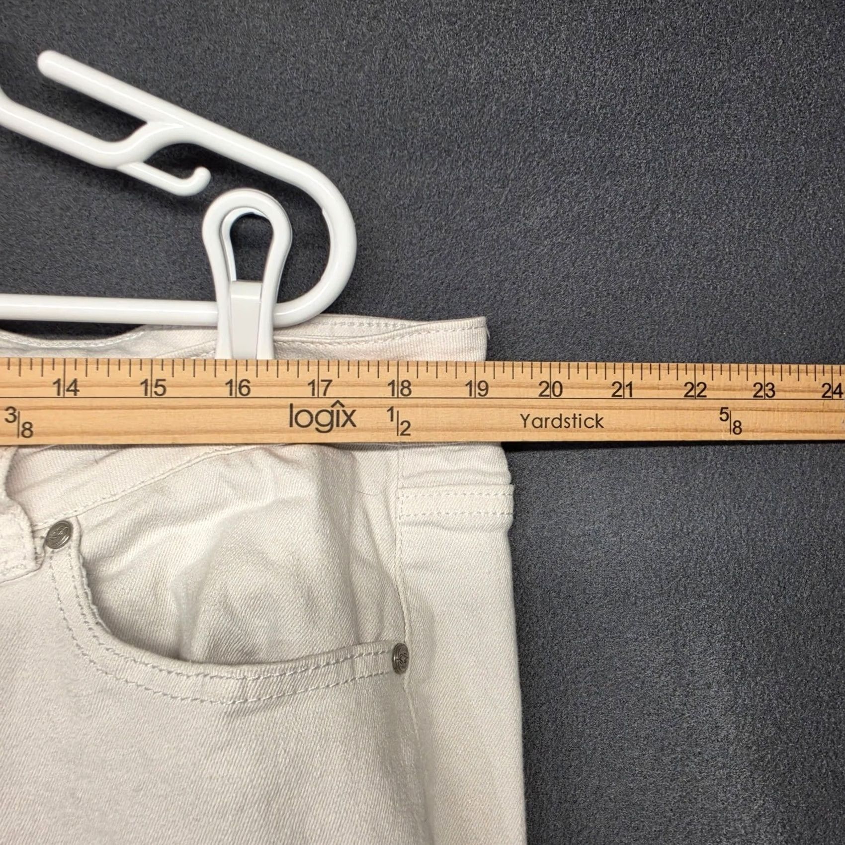 Vintage One5One Jeans Women 20 White Raw Hem Cropped Embroidered Capri Pants Spot Jeans Womens Size 20 Plus Capri White Spot Size 42" / US 20 - 5 Thumbnail