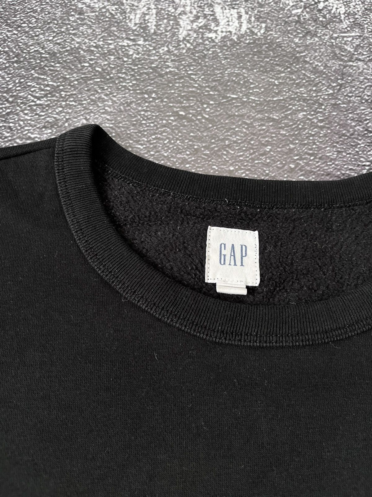 Gap VINTAGE ALL BLACK "GAP" BIG LOGO SWEATSHIRT Size US XL / EU 56 / 4 - 5 Thumbnail