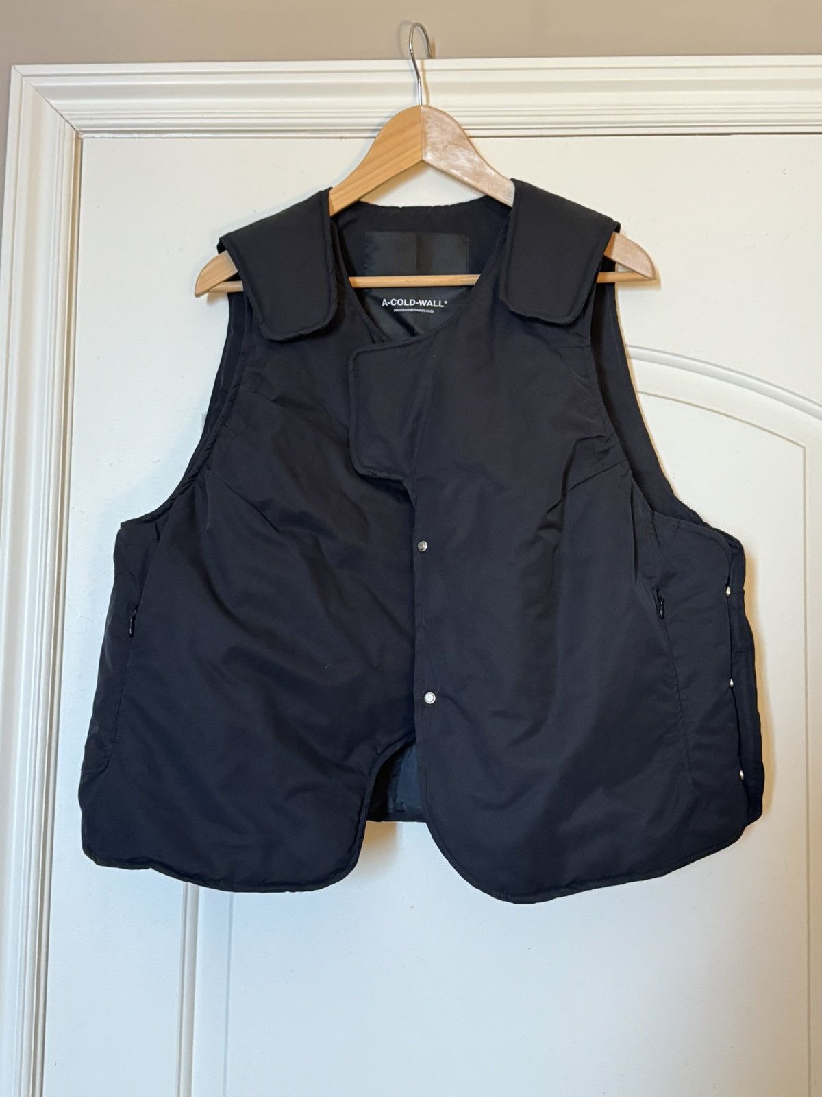 A-COLD-WALL* A-Cold-Wall* Asymmetrical Design Black Padded Gilet Vest Size US XL / EU 56 / 4 - 1 Thumbnail
