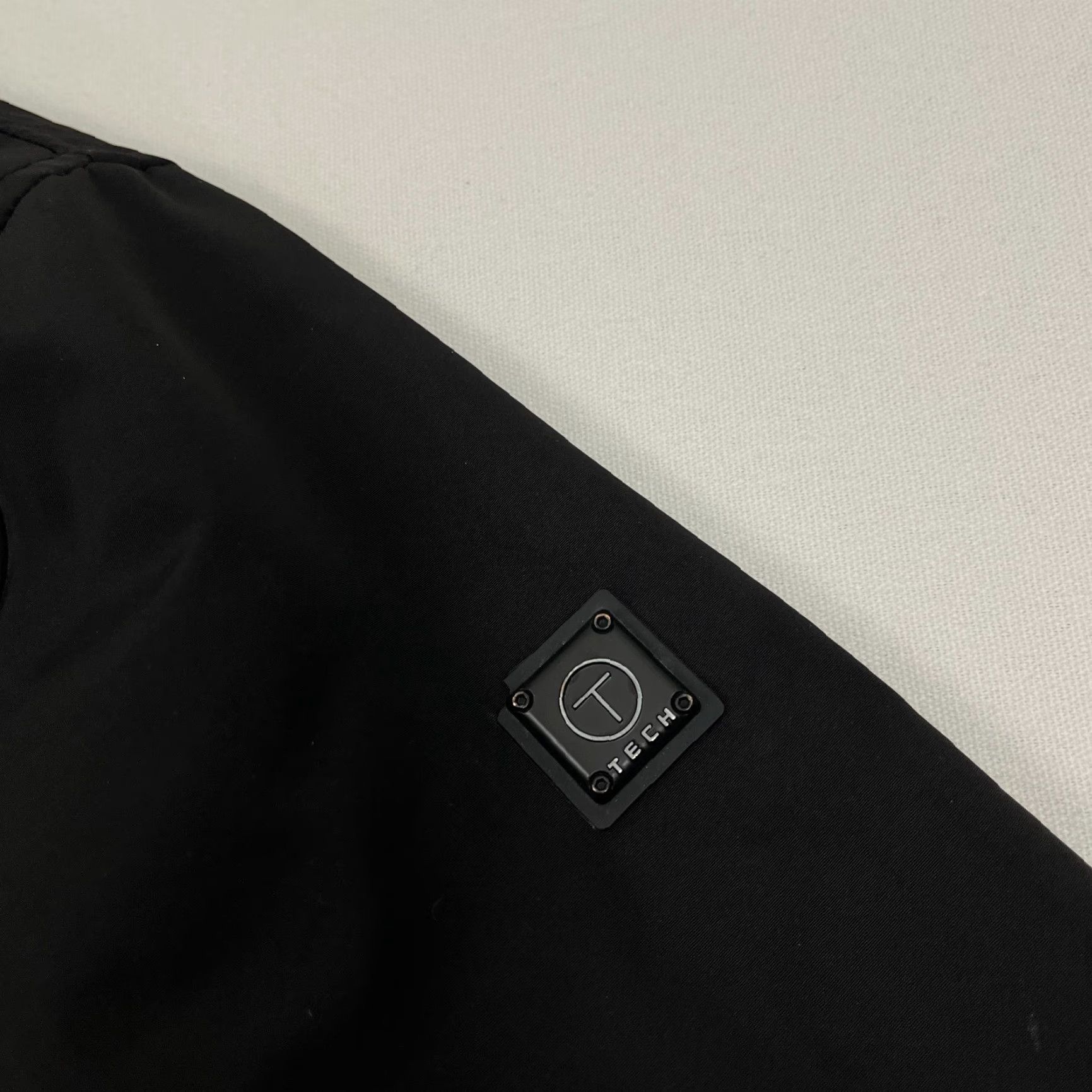 Tumi Tumi Tech Jacket Mens L Black Windbreaker Soft Shell Hooded Full Zip Size US L / EU 52-54 / 3 - 2 Thumbnail