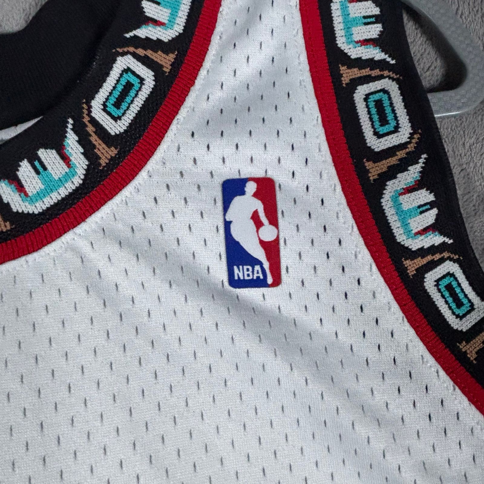Mitchell & Ness Mitchell & Ness Vancouver Grizzlies Mike Bibby #10 Jersey XL Size US XL / EU 56 / 4 - 3 Thumbnail