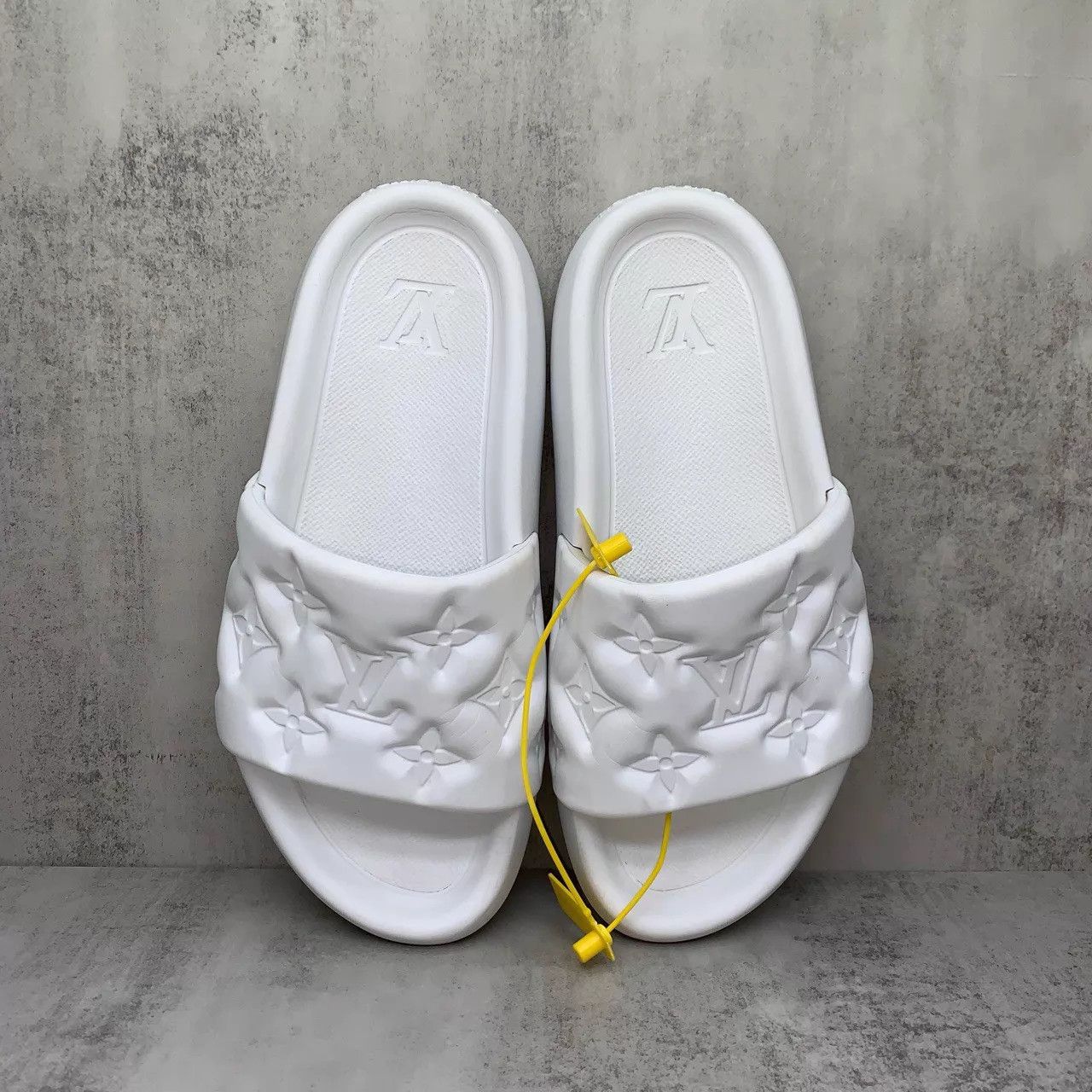 Louis Vuitton LV White Embossed Slippers US 6 EU 40 98 New Size US 9.5 / EU 42-43 - 6 Thumbnail