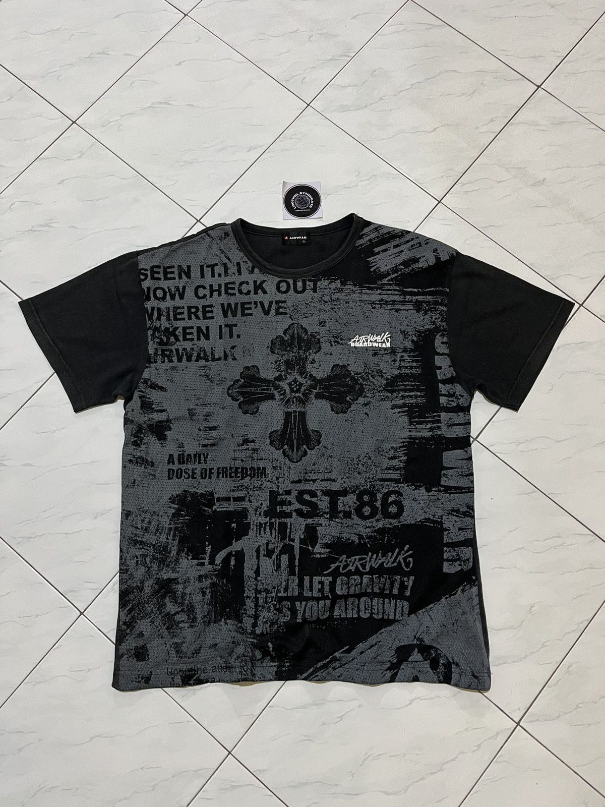 Airwalk 🔥 Vintage Airwalk Cross & Poem Art Tee Size US XL / EU 56 / 4 - 1 Thumbnail