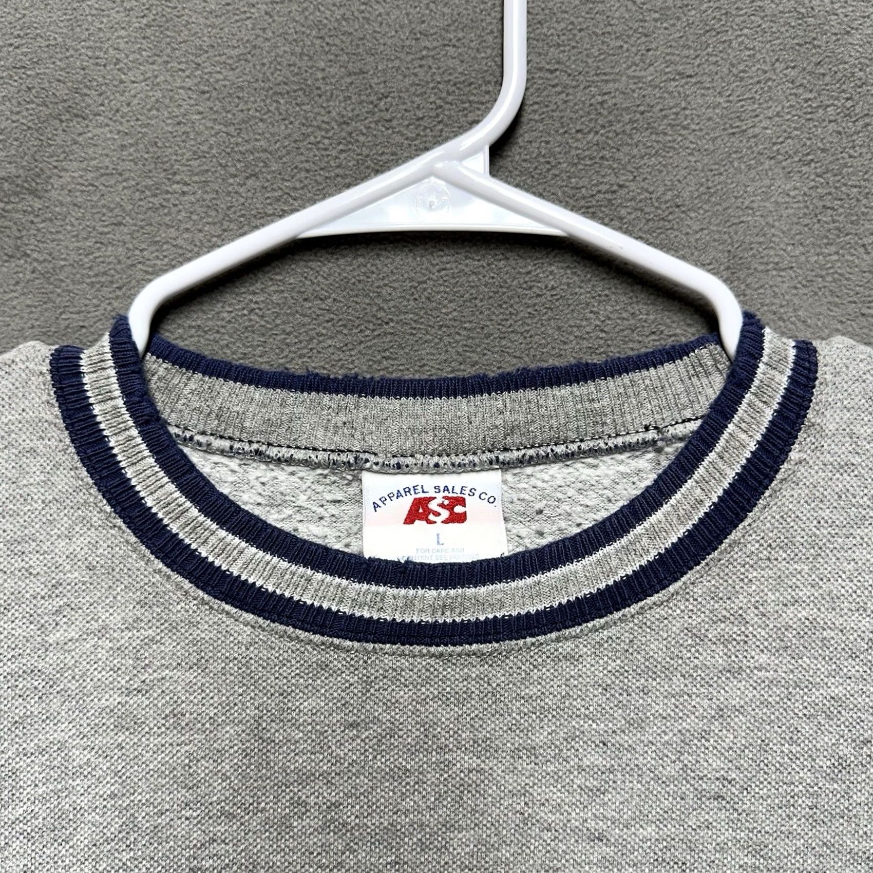 Vintage Vintage Notre Dame Sweatshirt Large Gray Crew Neck Fighting Irish Football Mens Size US L / EU 52-54 / 3 - 4 Thumbnail