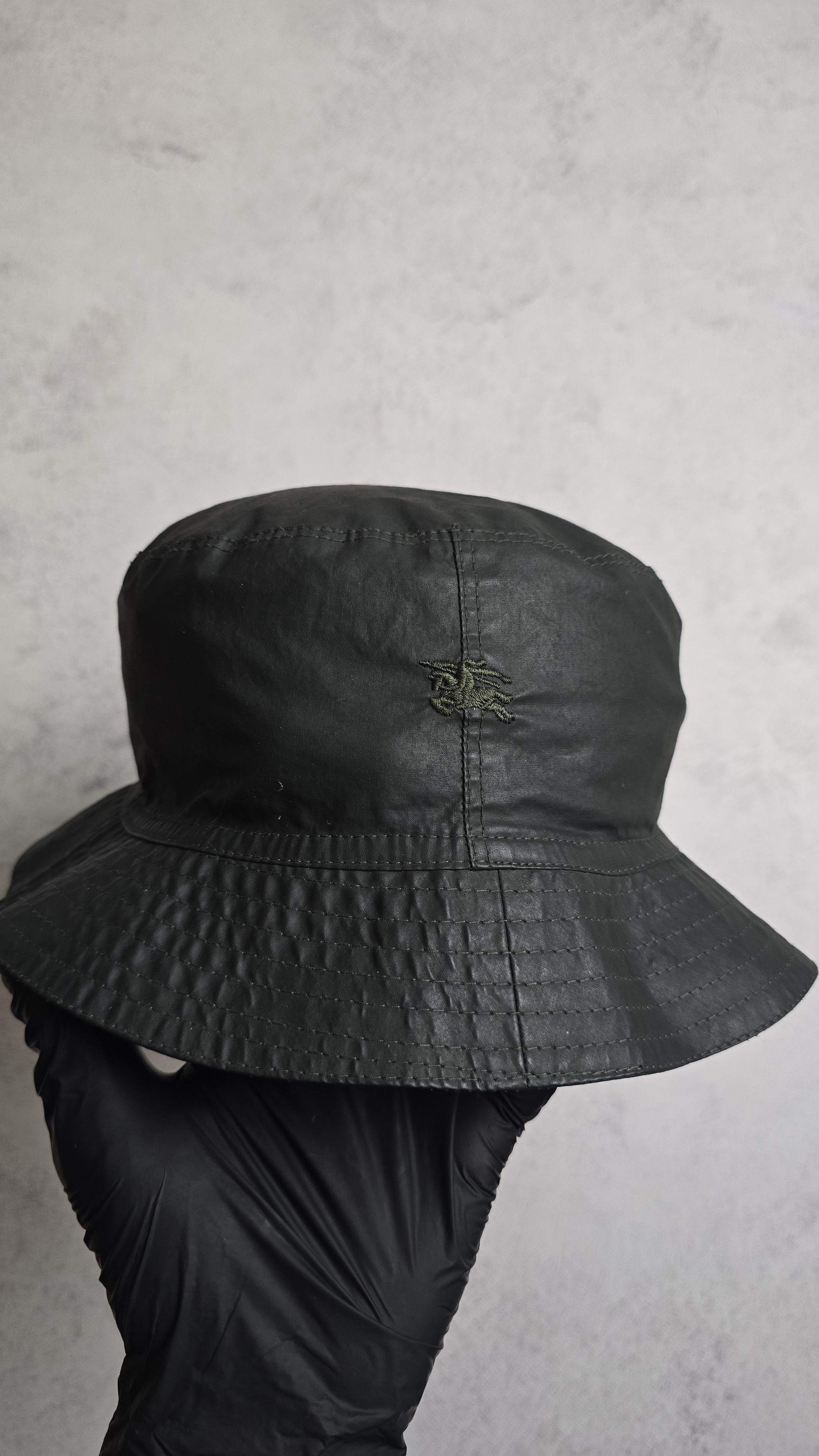 Burberry Burberry Logo Raincap Black Bucket Hat Nova Check Lining Size ONE SIZE - 1 Thumbnail