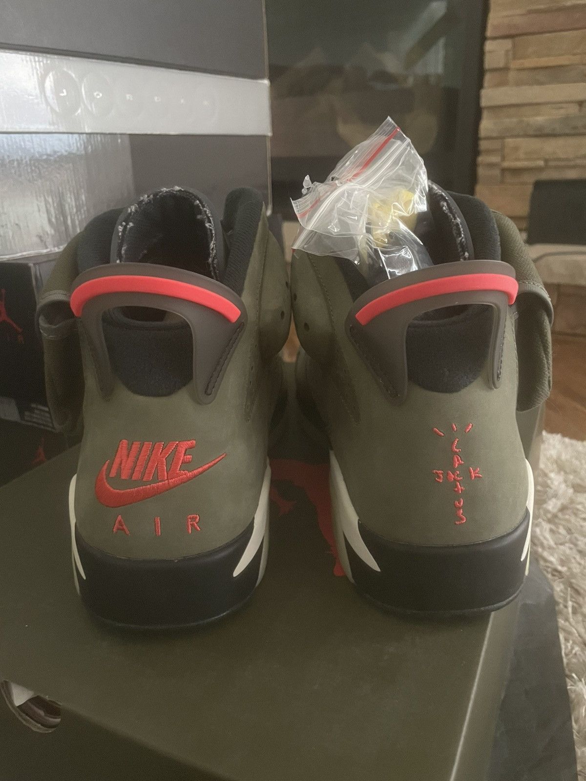 Jordan Brand × Travis Scott Jordan 6 Travis Scott Olive sz 11 Size US 11 / EU 44 - 6 Thumbnail