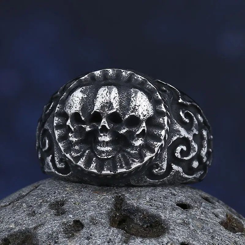 Jewelry × Vintage Heavy 3 Skull Head Ring Gothic Jewelry Halloween Size ONE SIZE - 1 Thumbnail