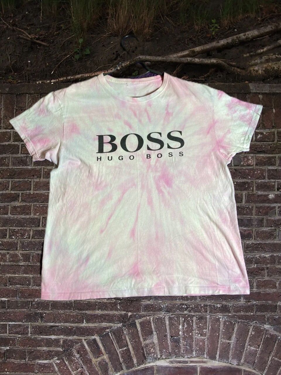 Hugo Boss × Vintage Men’s Short Sleeve Hugo Boss Graphic T-Shirt Center logo Size US M / EU 48-50 / 2 - 1 Thumbnail