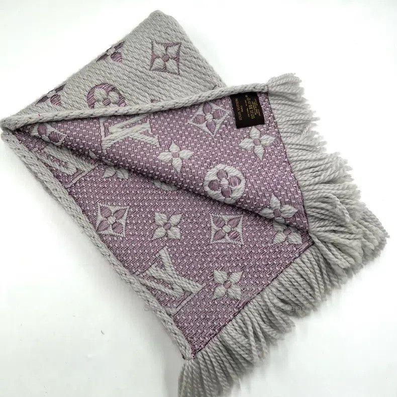 Louis Vuitton Louis Vuitton Silver pink presbyopic full logo wool scarf Size ONE SIZE - 1 Thumbnail