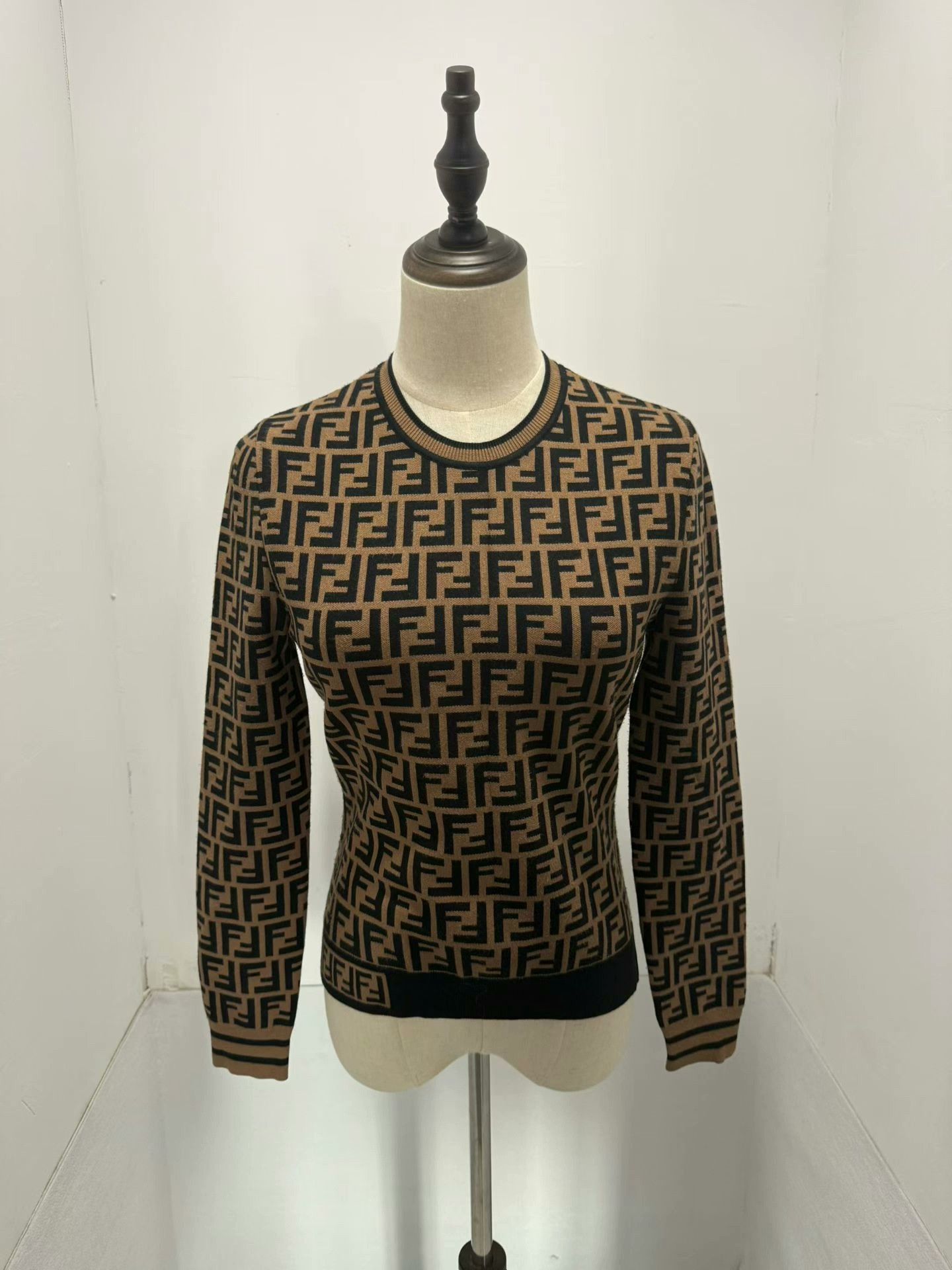 Fendi Fendi FF Logo Print Long Sleeve Knit Top Size L / US 10 / IT 46 - 1 Thumbnail