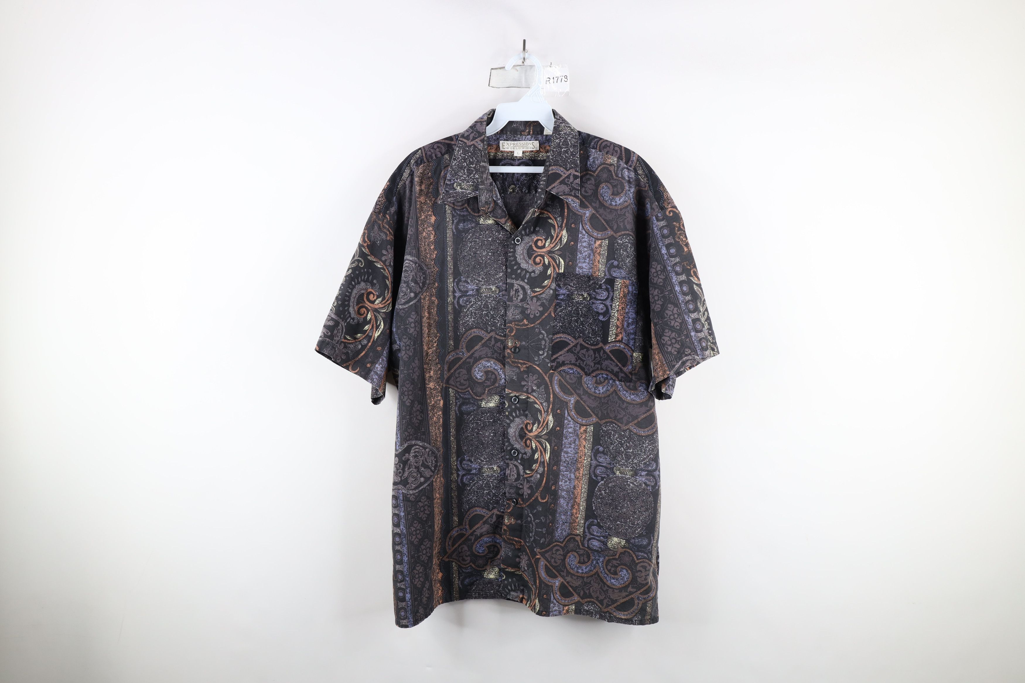 Vintage Vintage 90s Streetwear Rainbow Tapestry Collared Shirt Size US L / EU 52-54 / 3 - 1 Thumbnail