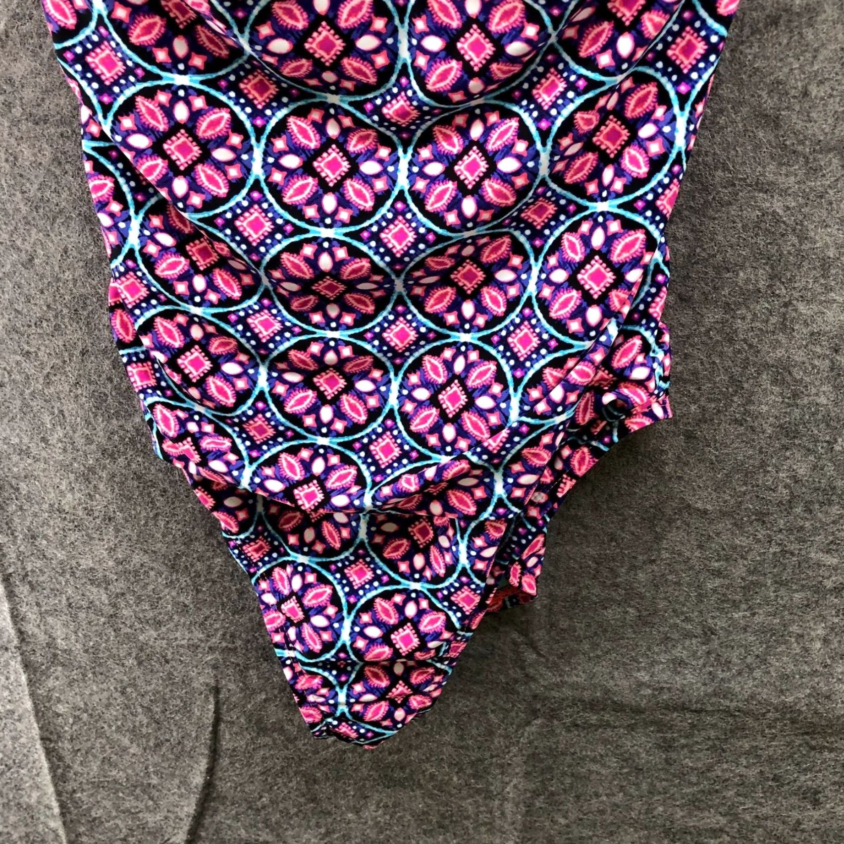 Catalina Catalina One Piece Swimsuit Womens L Multicolor Printed Cami Padded Geometric Nylon Spandex Beach Swimwear Women L Multicolor Padded Size ONE SIZE - 4 Thumbnail