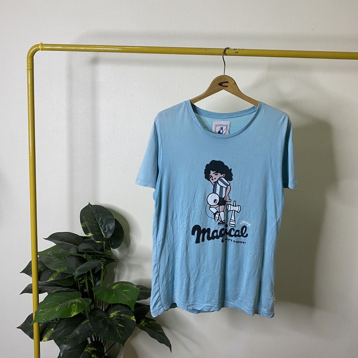 Vintage Y2K Diego Maradona Magical Left Foot Football T Shirt Size US M / EU 48-50 / 2 - 1 Thumbnail