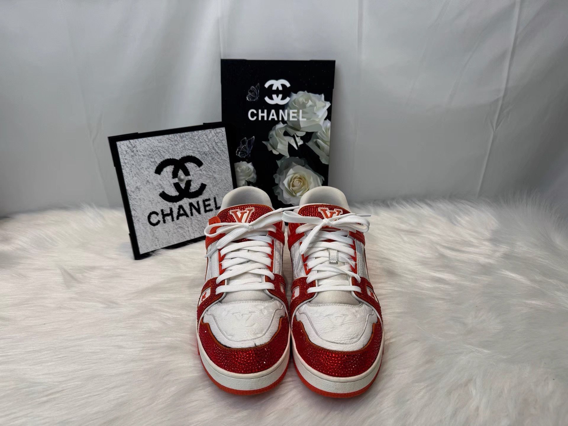 Louis Vuitton Louis Vuitton White Orange Crystal Logo Trainer K36 Size US 9 / EU 42 - 2 Thumbnail
