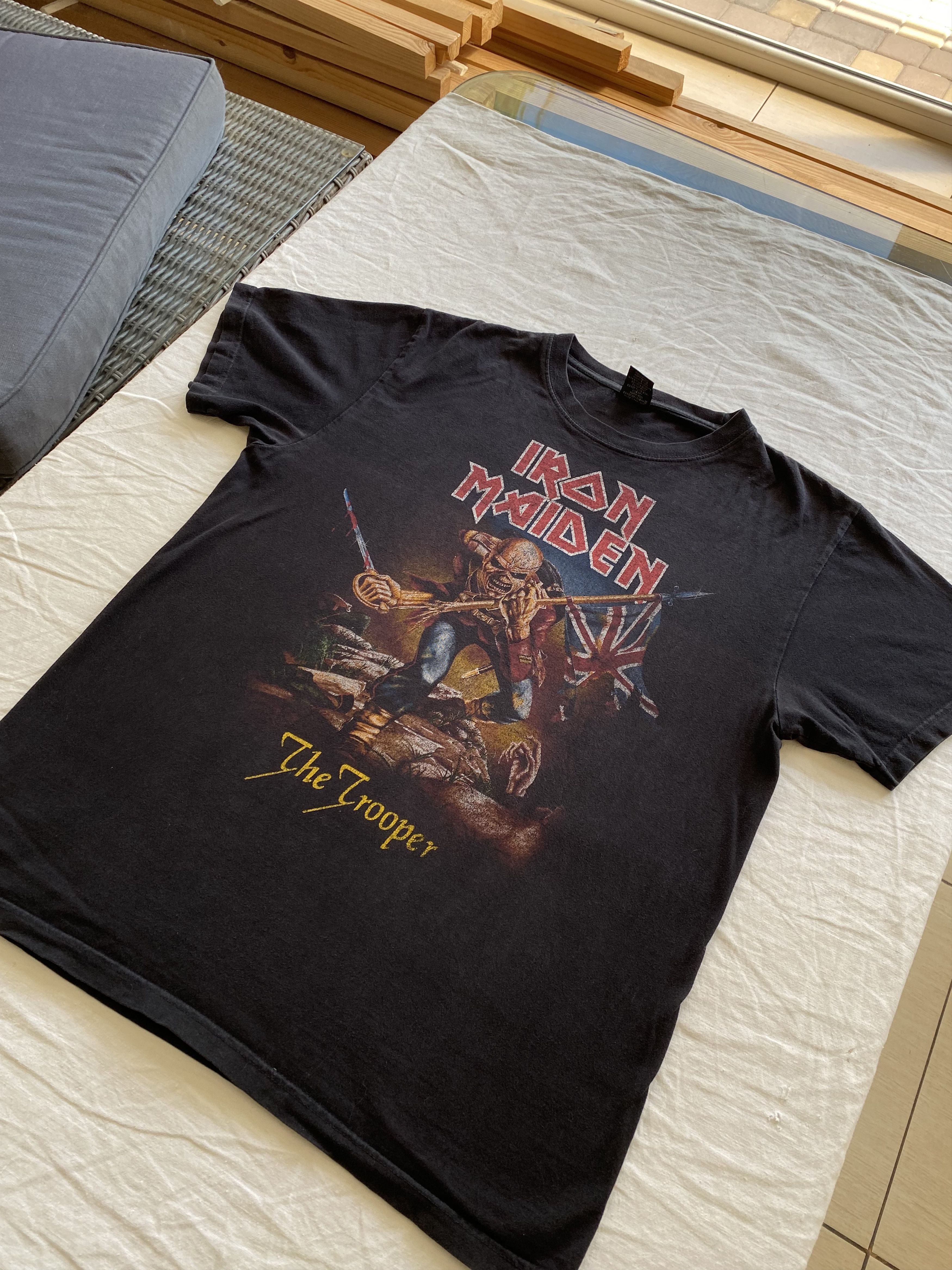 Band Tees Vintage 2000s Iron Maiden The Trooper Rock Band T-shirt Size US L / EU 52-54 / 3 - 13 Thumbnail