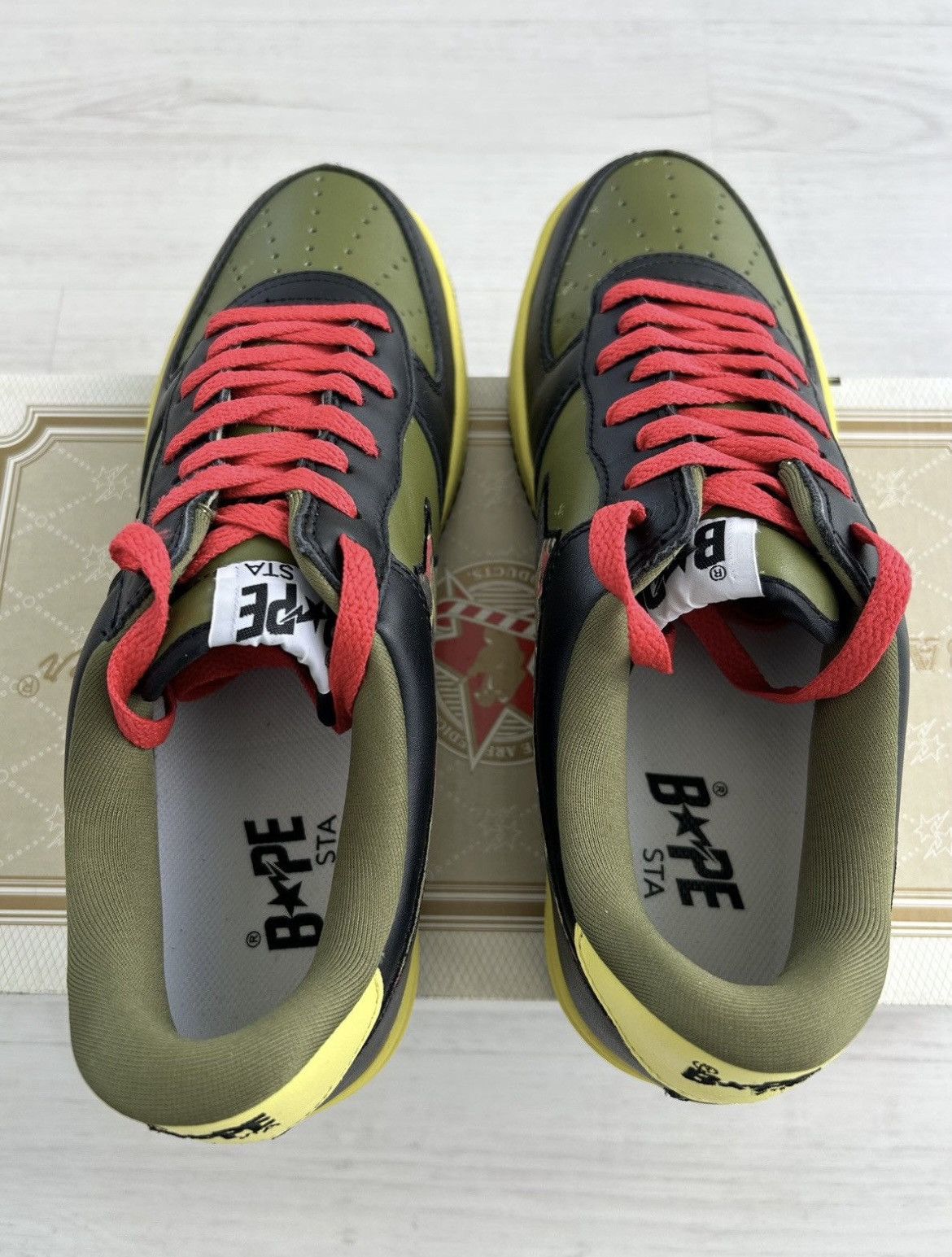 Bape × Kaws VERY RARE OG 2005 A BATHING APE X KAWS BAPESTA Size US 9.5 / EU 42-43 - 4 Thumbnail