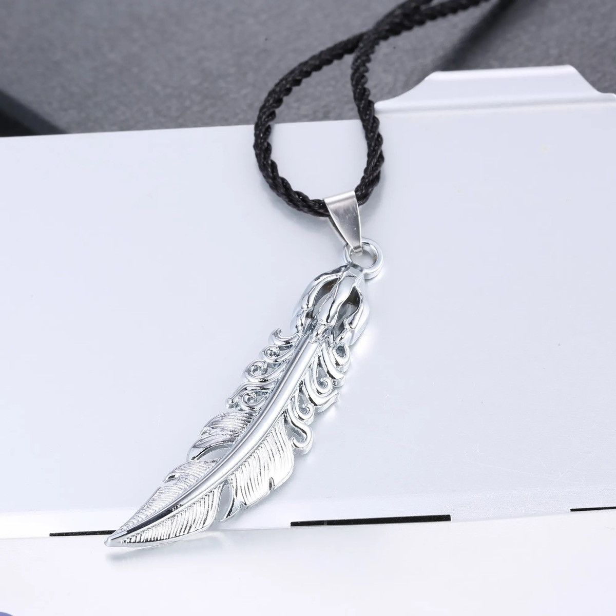 Vintage Vintage Leather Feather Necklace Size ONE SIZE - 3 Thumbnail
