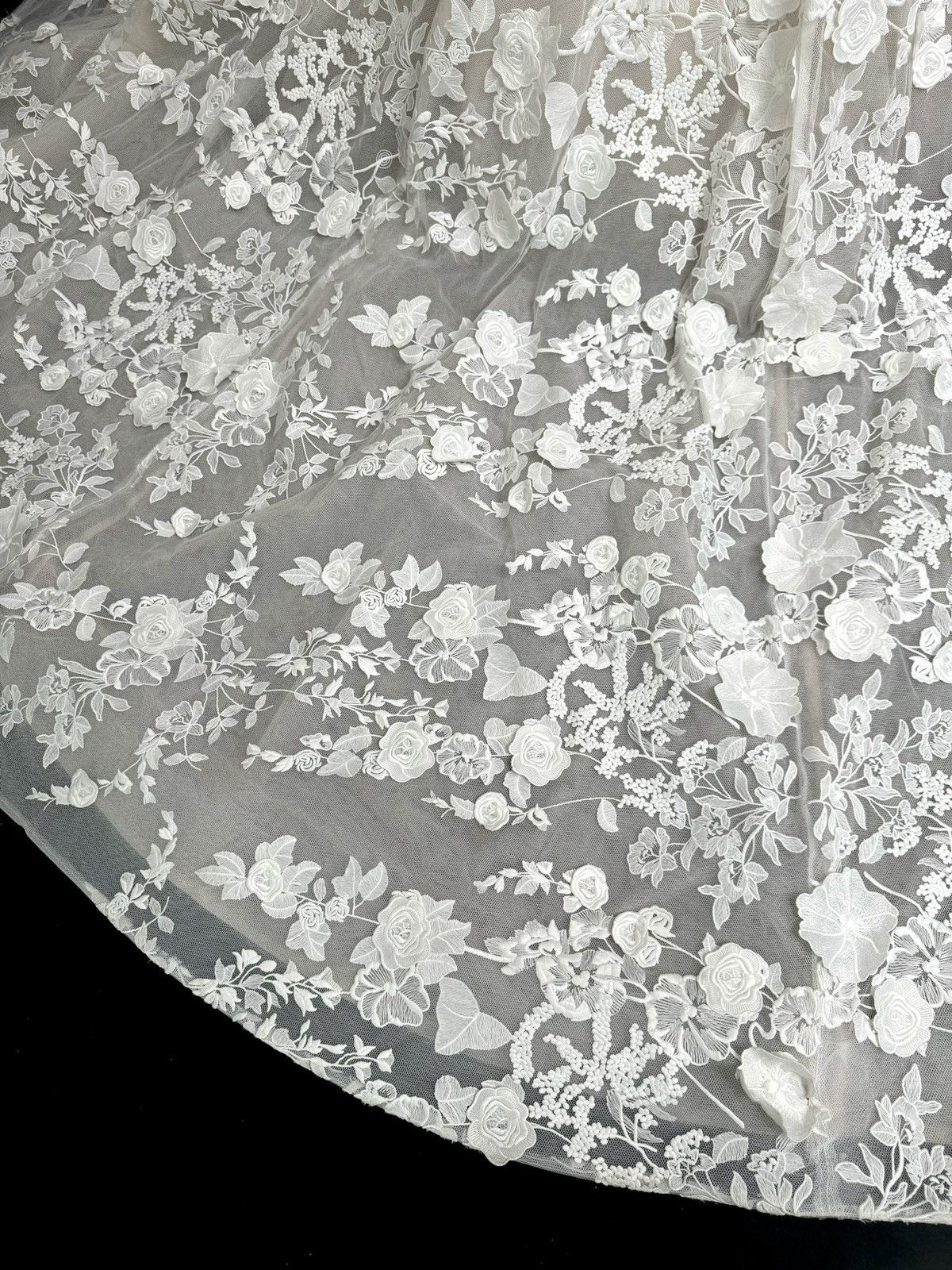 Other Preloved US 4 Anna Augusta 3D Embroidery Lace Wedding Dress Size S / US 4 / IT 40 - 12 Thumbnail