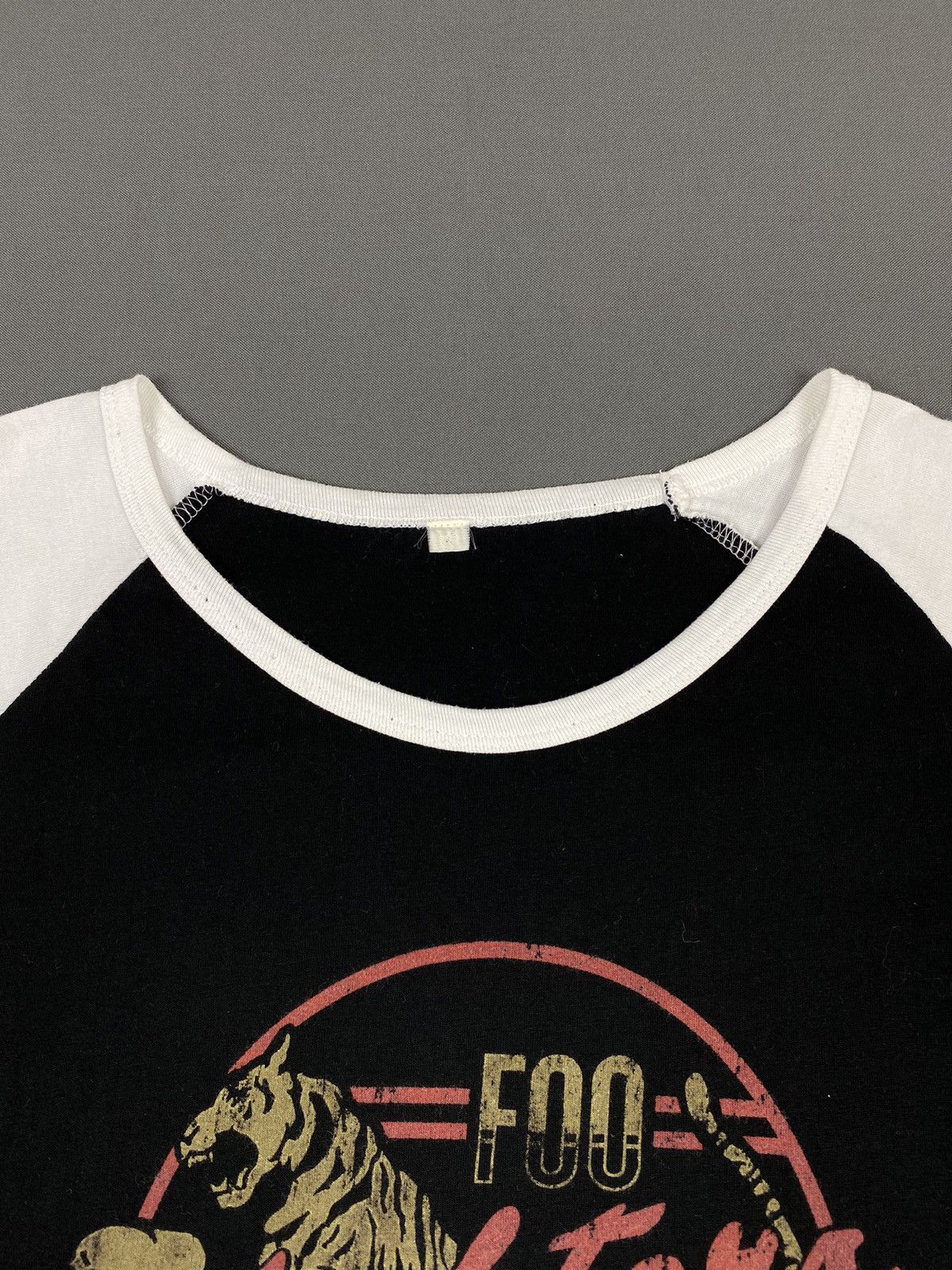 Band Tees 2000’s Vintage Foo Fighters Two Tone Raglan 3/4 Sleeve Tee Size US XXL / EU 58 / 5 - 3 Thumbnail