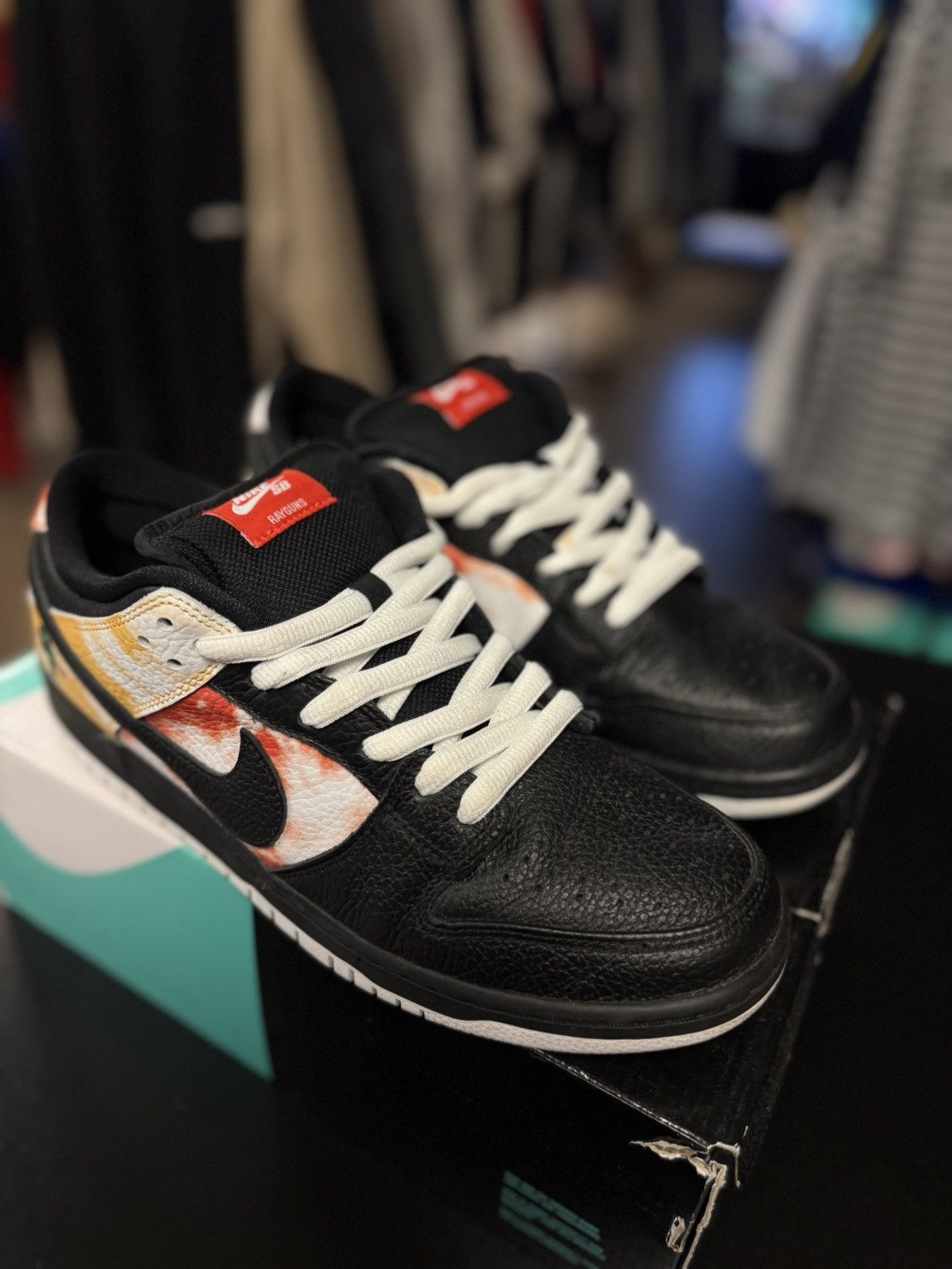 Nike Nike SB Dunk Low Tie Dye Ray Gun Black Size 11 BQ6832-001 Size US 11 / EU 44 - 4 Thumbnail