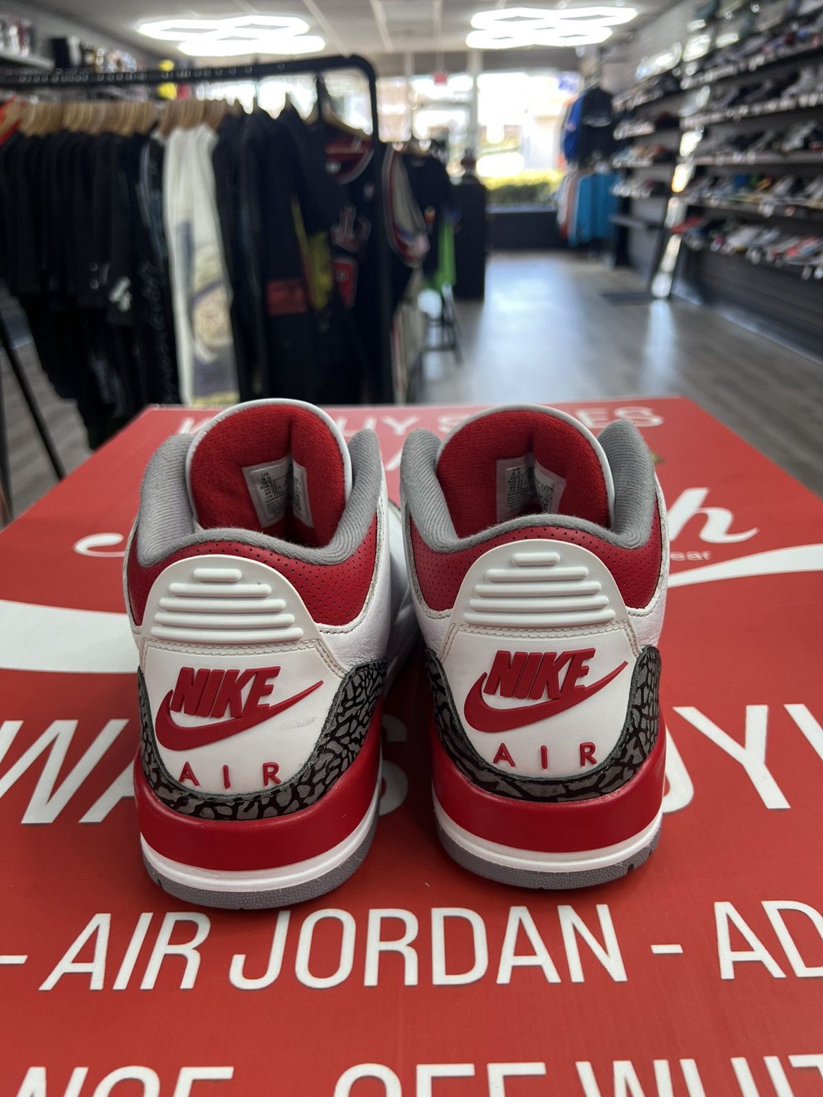 Jordan Brand Air Jordan 3 Fire Red Size 9.5 Size US 9.5 / EU 42-43 - 5 Thumbnail
