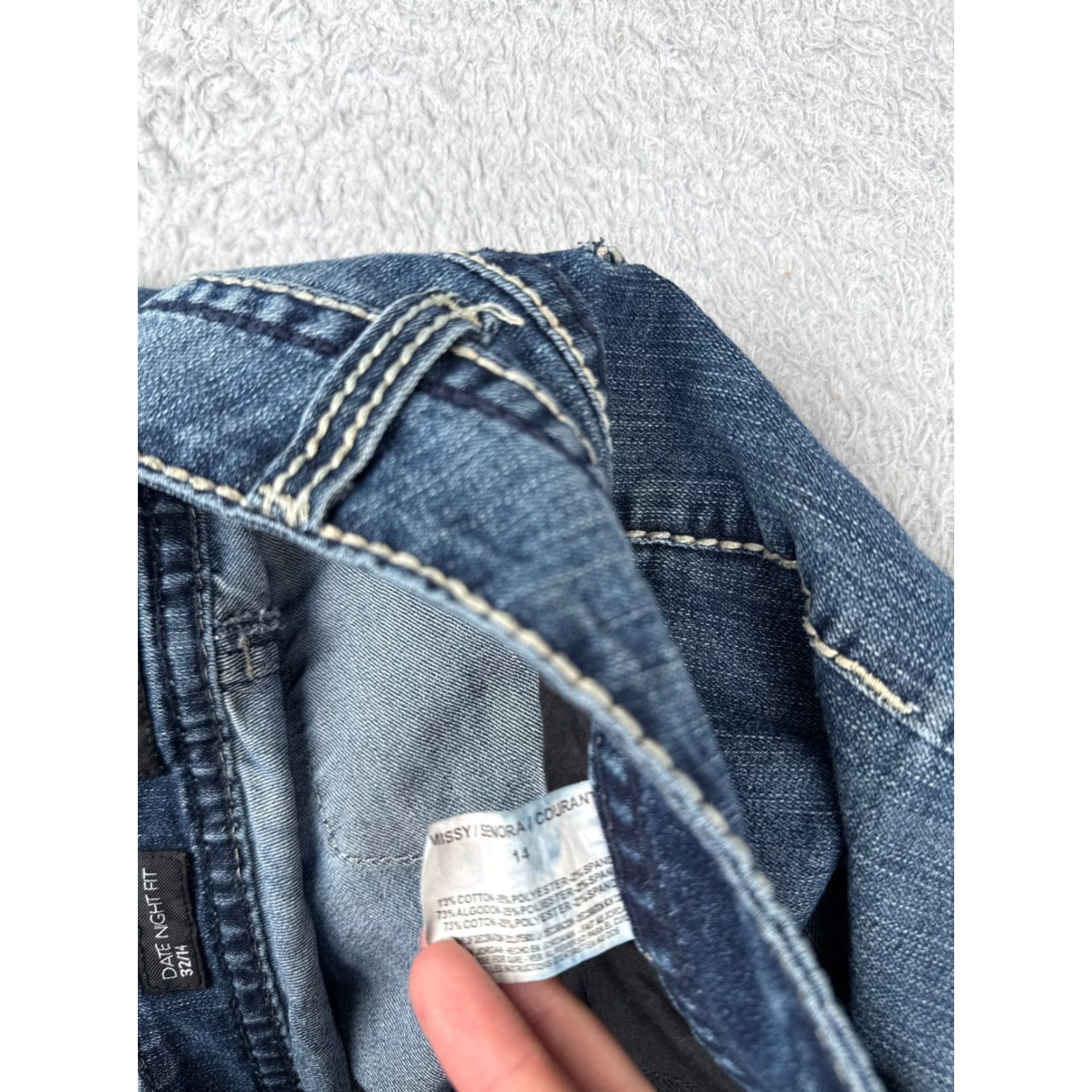 Nine West Nine West Jeans Women 14 Blue Denim Capri Crop Embroidered 32x25 High Rise Casual Date Night Womens Jeans Size 36" / US 14 / IT 50 - 7 Thumbnail