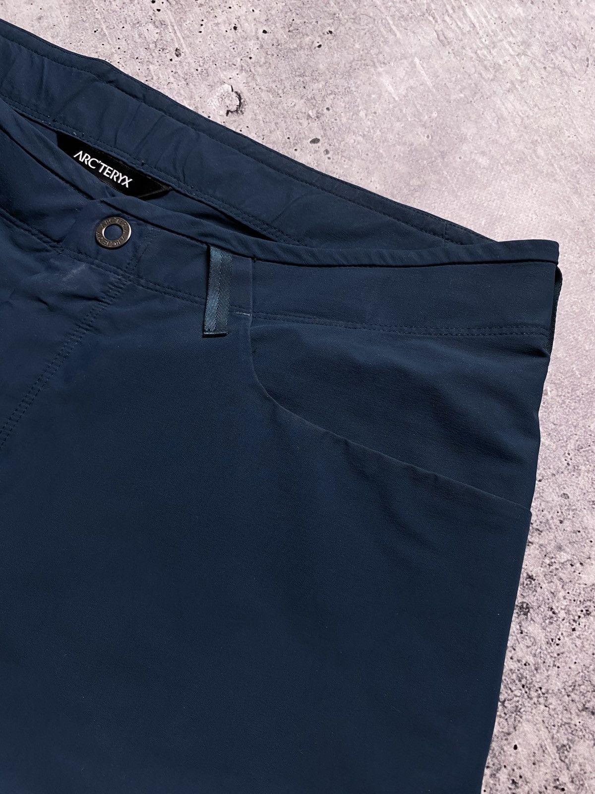 Arc'teryx Arcteryx Logo Cargo Shorts Size US 34 / EU 50 - 11 Thumbnail