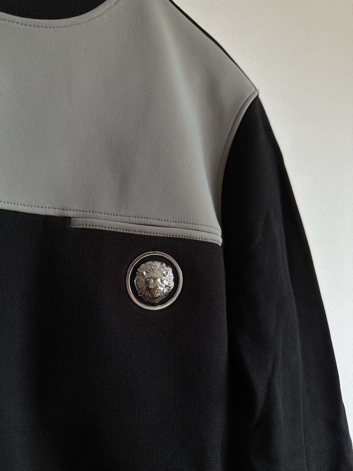 Versace × Versus Versace Gianni Versace Versus sweatshirt metal logo rare designer Size US S / EU 44-46 / 1 - 3 Thumbnail