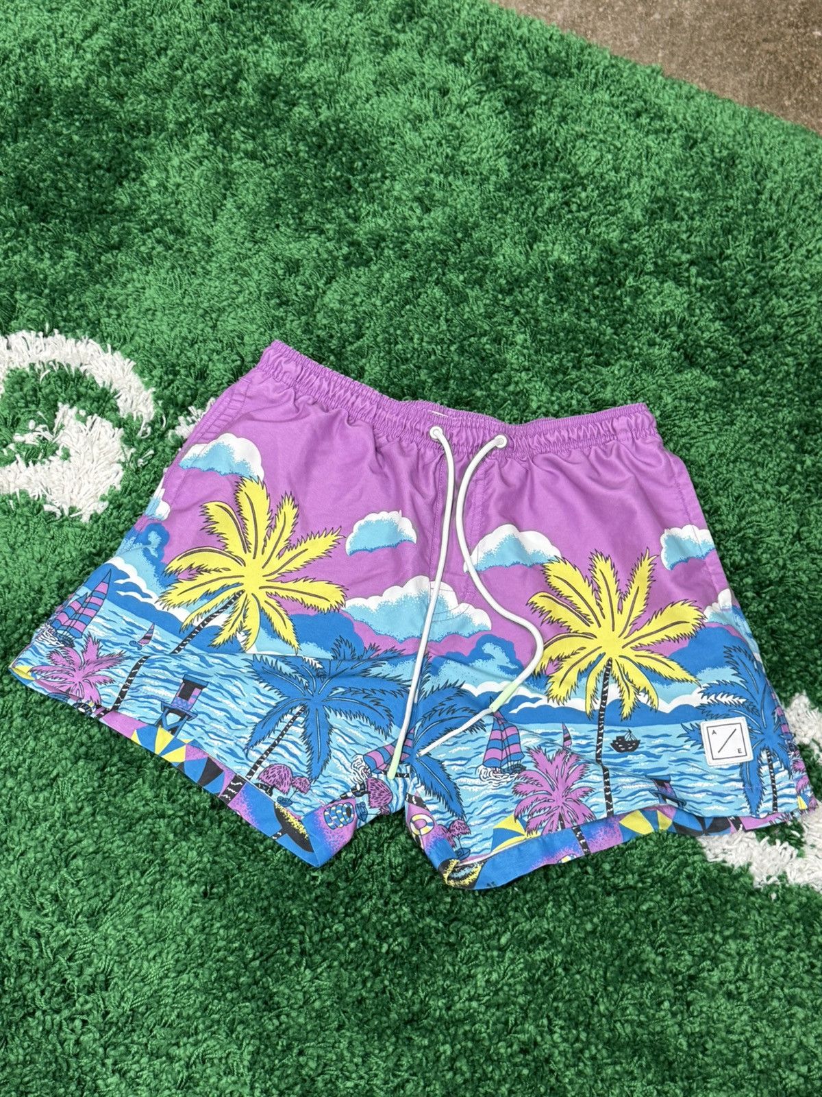 American Eagle Outfitters American Eagle Psychadelic Beach Board Shorts Medium Size US 32 / EU 48 - 1 Thumbnail
