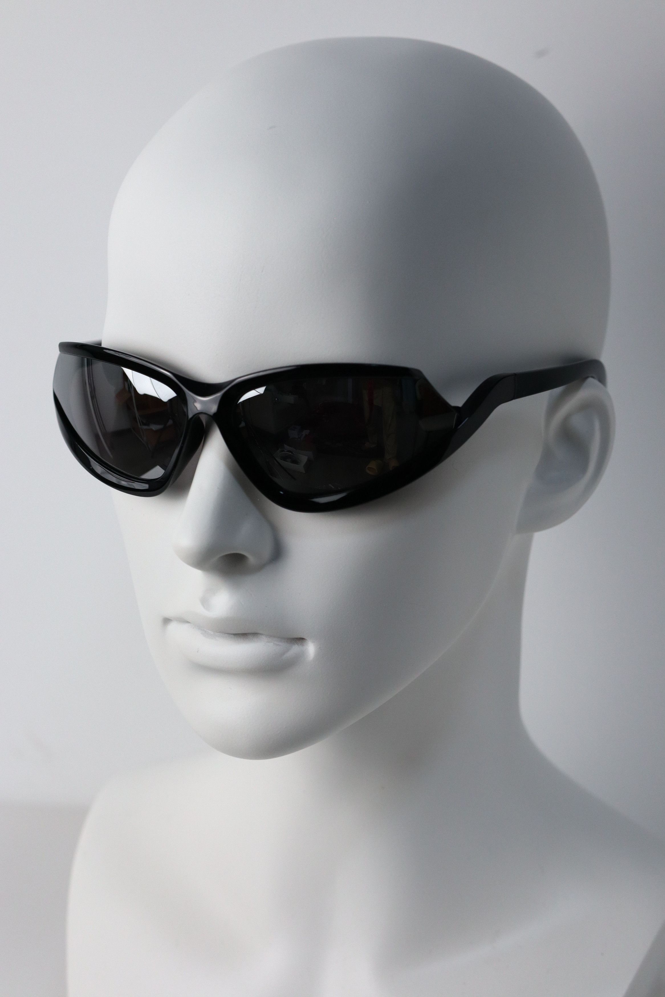Japanese Brand Y2k Avant Garde Futuristic Black Sunglasses Unisex OS Size ONE SIZE - 4 Thumbnail