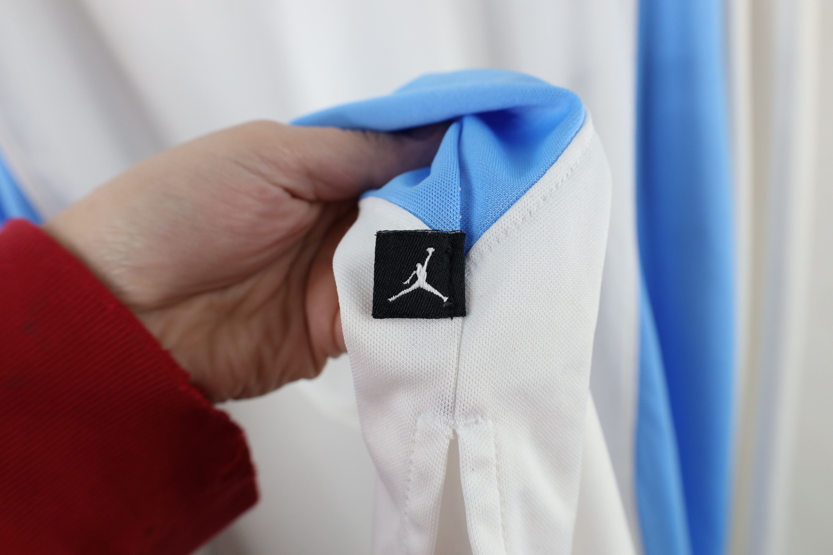 Nike × Vintage Vintage Nike Air Jordan Knit Long Sleeve T-Shirt White Blue Size US XL / EU 56 / 4 - 7 Thumbnail