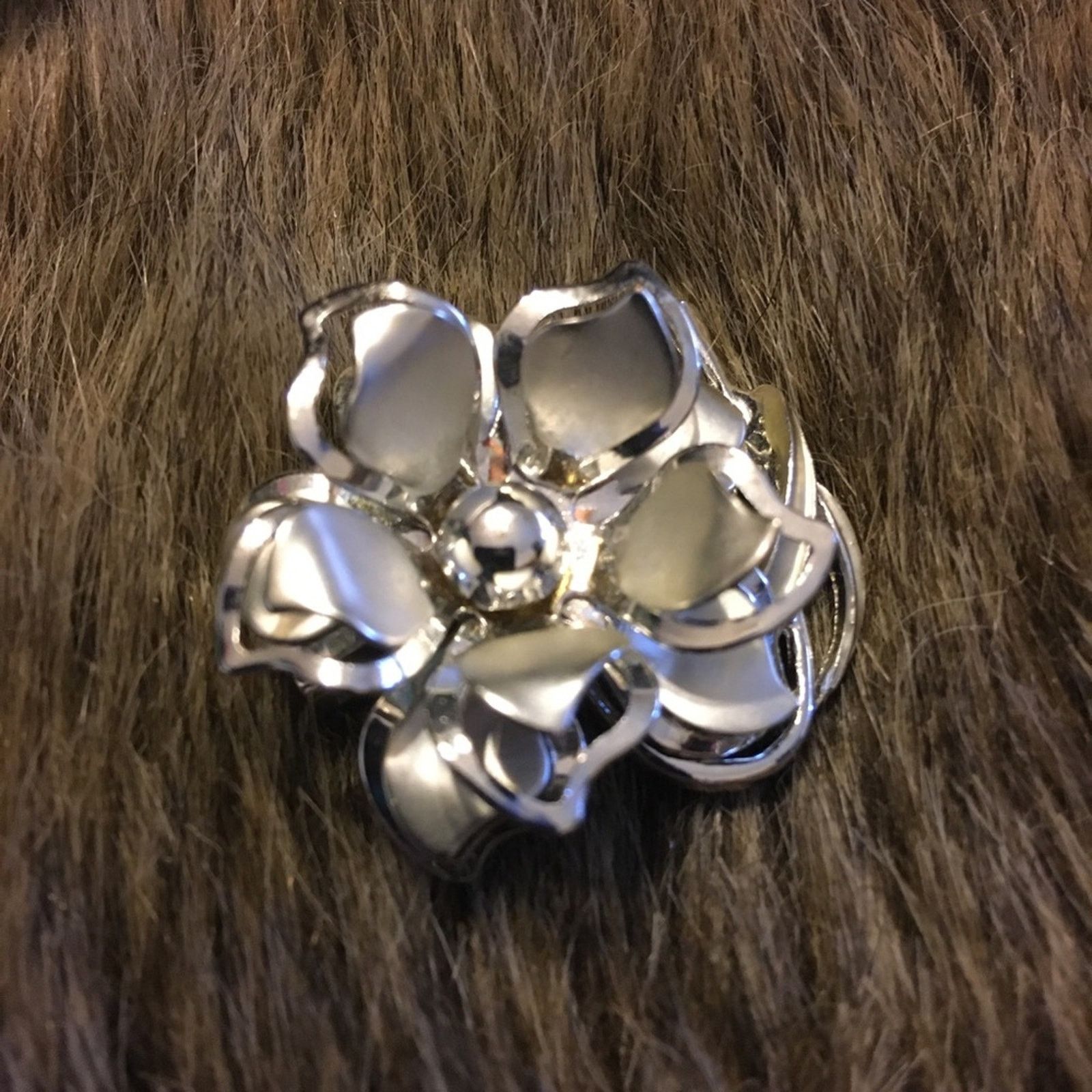 Vintage Vintage shiny silver tone flower brooch pin Size ONE SIZE - 1 Thumbnail
