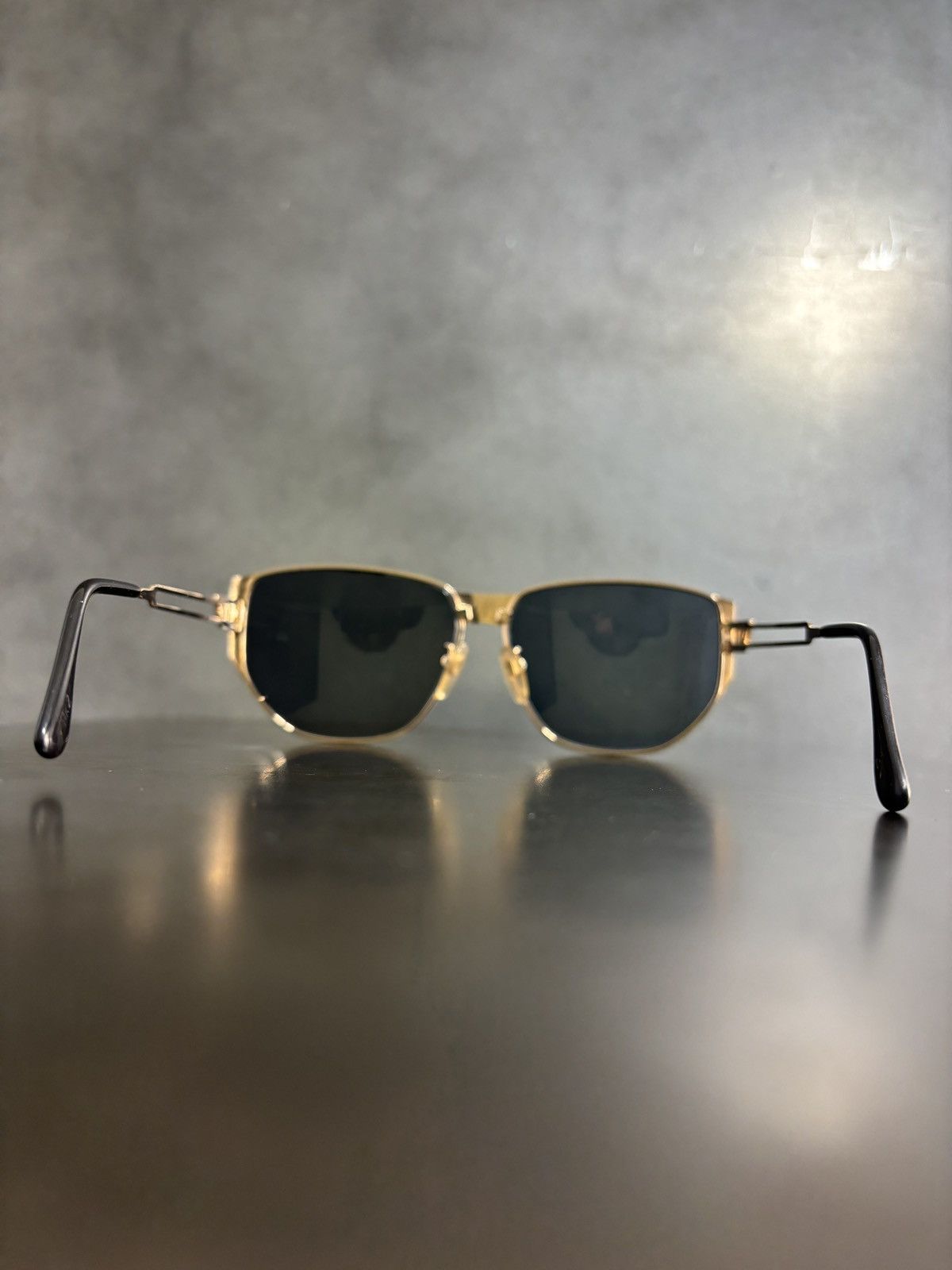 Valentino 1980s Vintage Valentino Sunglasses Metal Aviator 5419 Case Size ONE SIZE - 14 Thumbnail
