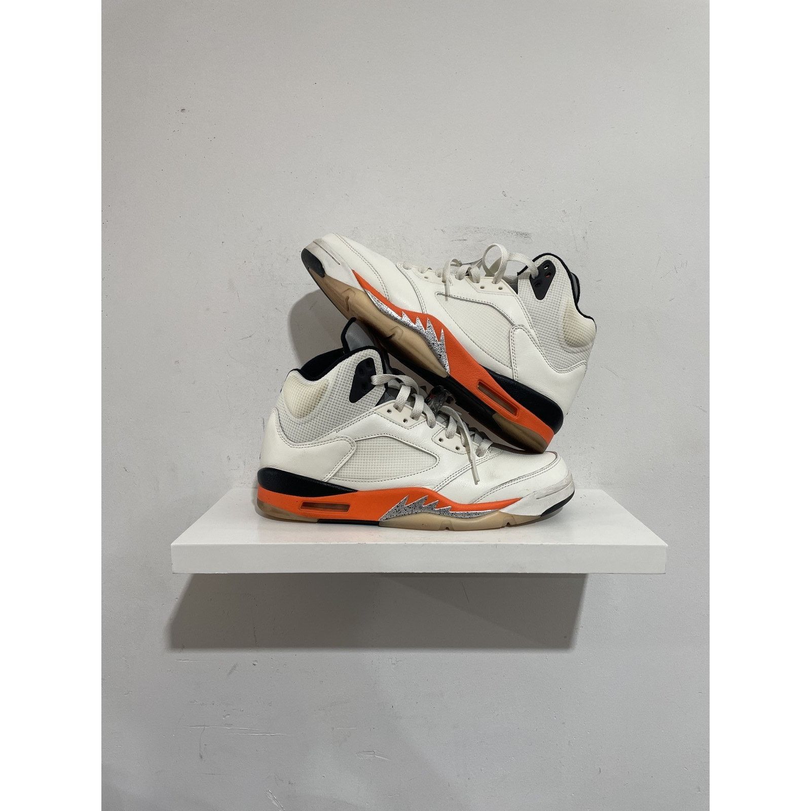 Jordan Brand NIKE JORDAN 5 SHATTERED BACKBOARD SIZE 10 PREOWNED Size US 10 / EU 43 - 1 Thumbnail
