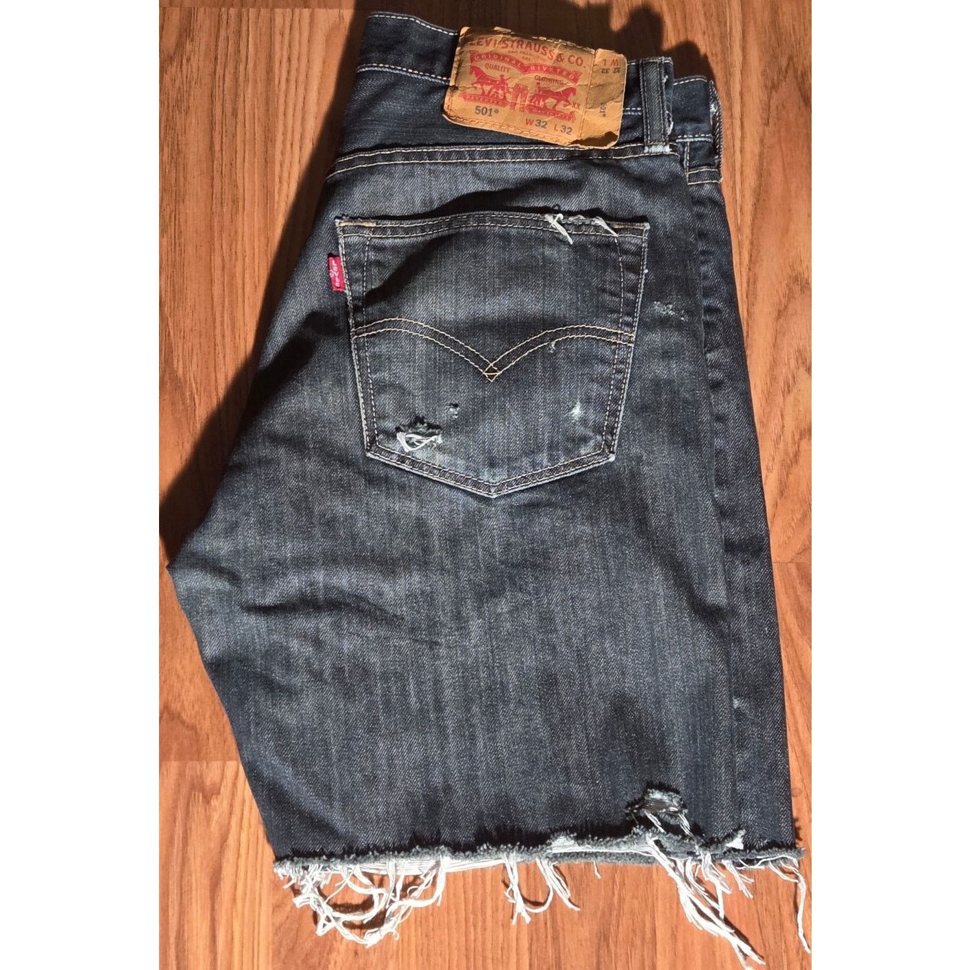 Levi's Levi's Women's Distressed Denim Shorts - Size W32 - Blue Size 32" / US 10 / IT 46 - 4 Thumbnail