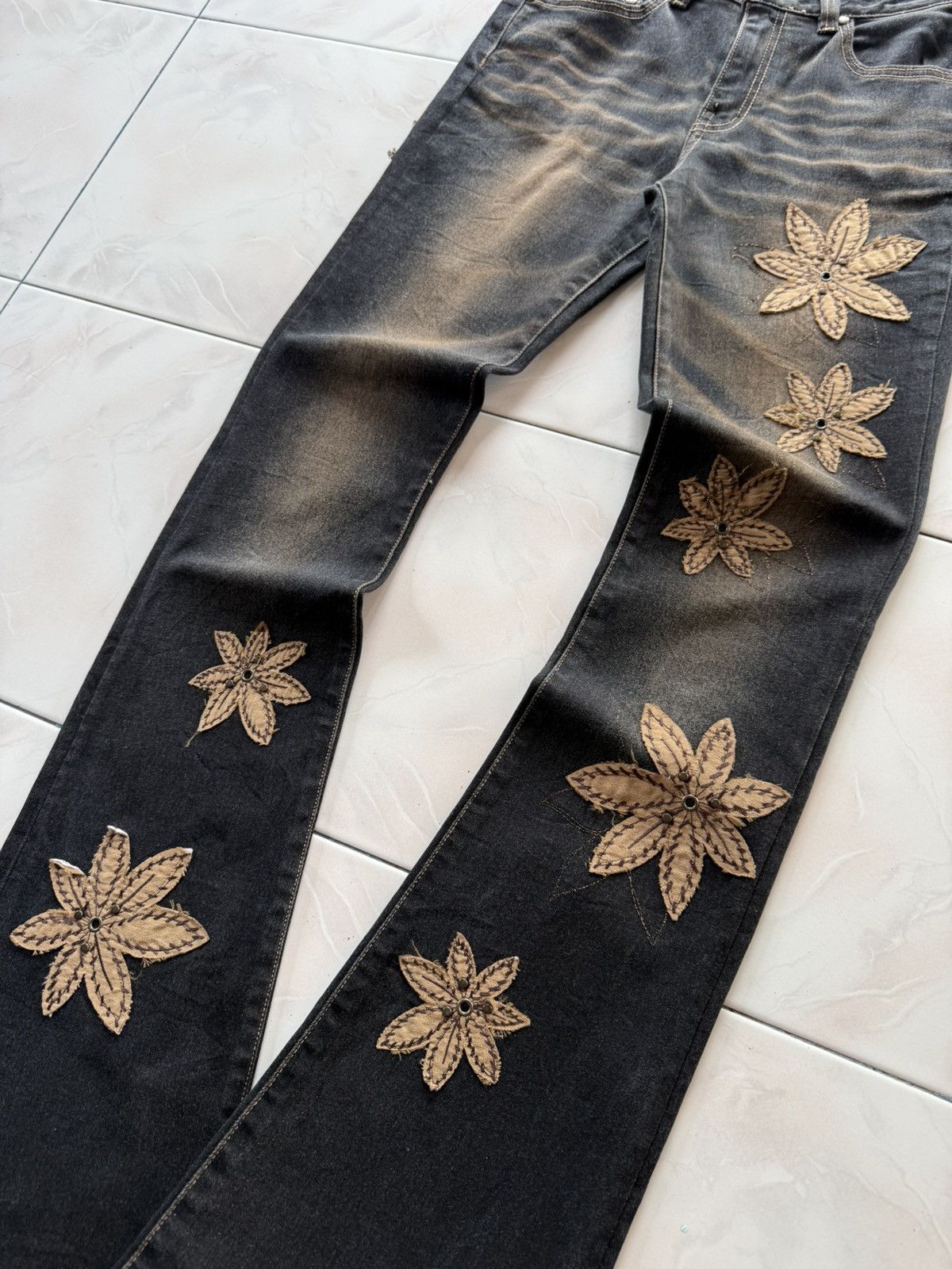 Japanese Brand Cosmo Japan Weed Leaf Suede Patch Mud Fade Flared Jeans Size US 27 - 3 Thumbnail