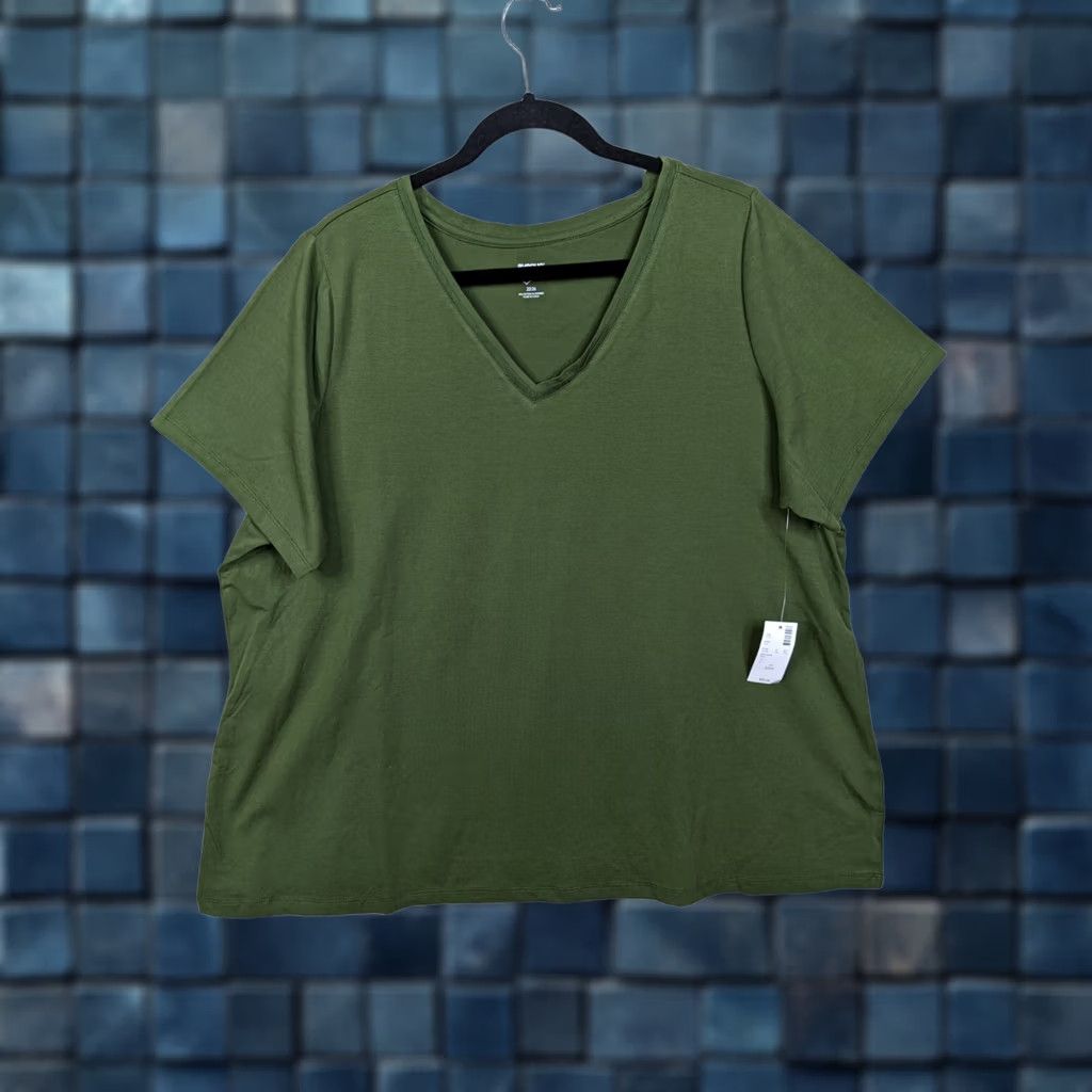 Avenue Avenue Women's T-Shirt Small Short Sleeve V-Neck Dark Green 22/24 NEW Size 3XL / US 20-22 - 1 Thumbnail