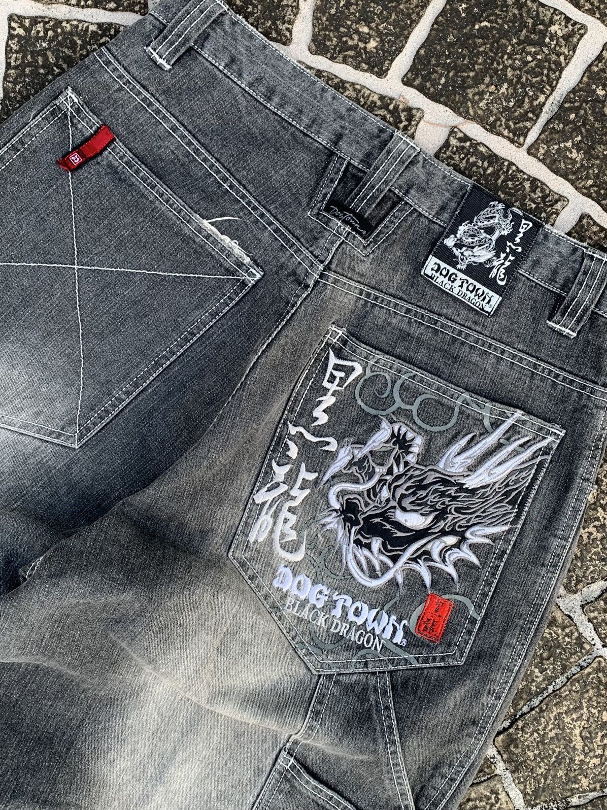 Dogtown × Vintage Dog Town Black Dragon Size US 32 / EU 48 - 2 Thumbnail