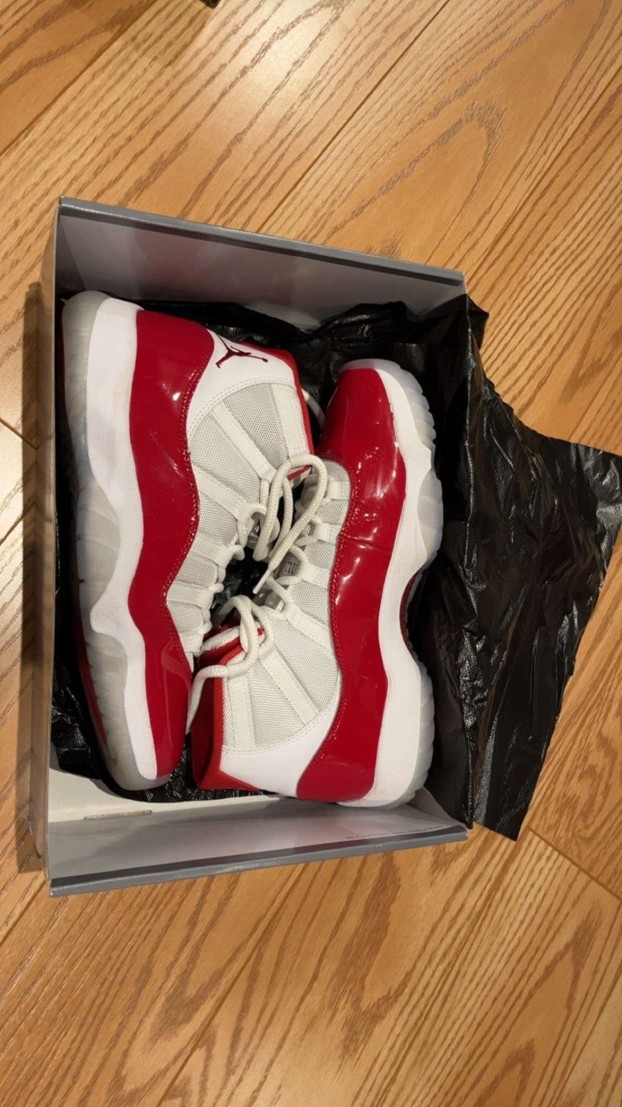 Nike Jordan 11 Retro Cherry Size US 10.5 / EU 43-44 - 11 Thumbnail
