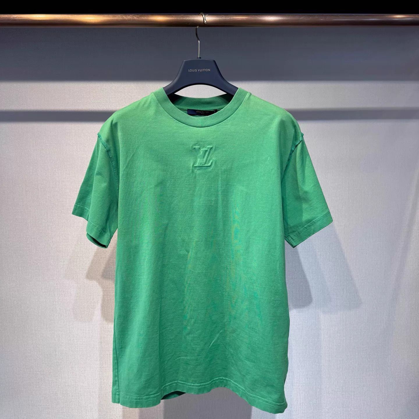 Louis Vuitton Louis Vuitton Green Embossed Logo Short Sleeve L New Size US L / EU 52-54 / 3 - 1 Thumbnail