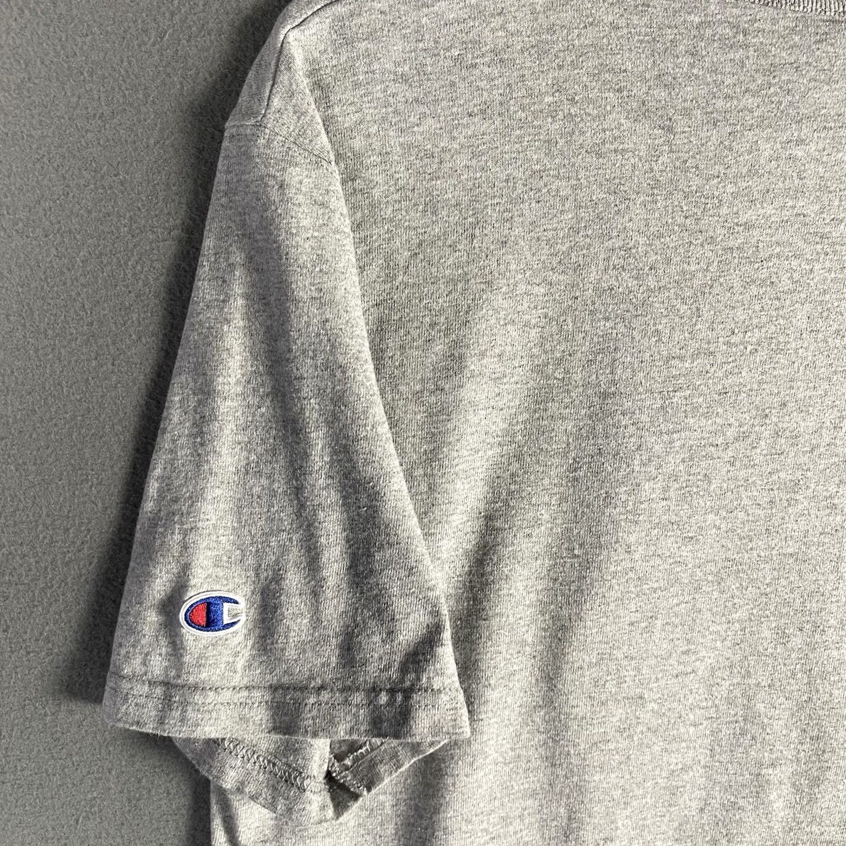 Champion VINTAGE Champion Football T-Shirt Gray Adult Medium Crew Neck Short Sleeve Men 90s USA Sports Football Embroidered Logo COTTON POLYESTER Size US M / EU 48-50 / 2 - 3 Thumbnail