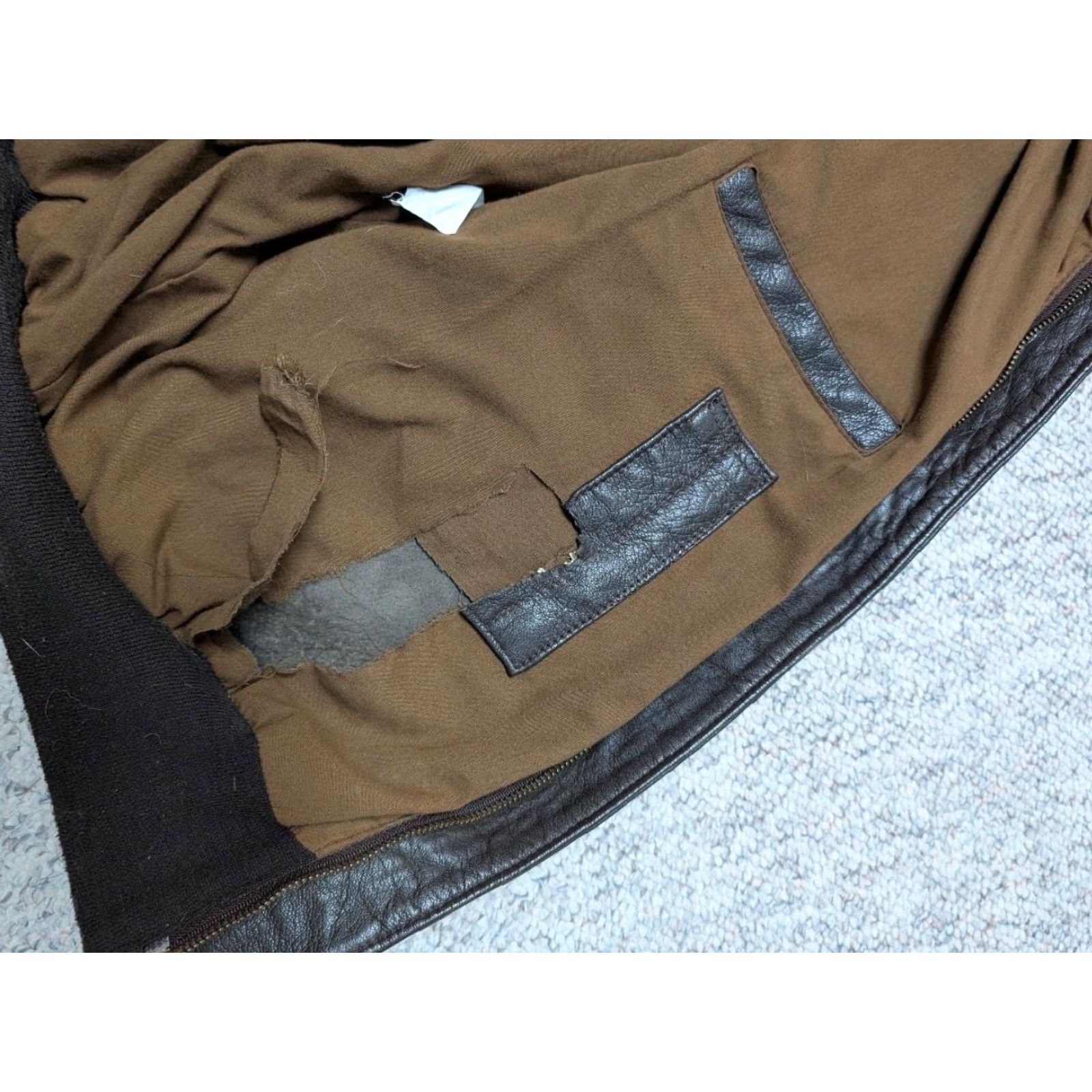 Avirex VINTAGE Avirex leather vest A2 bomber 46 brown XL cut-off sleeves Men's size XL brown leather vest USA made A2 bomber vest Mens XL brown 90s event Size US XL / EU 56 / 4 - 6 Thumbnail