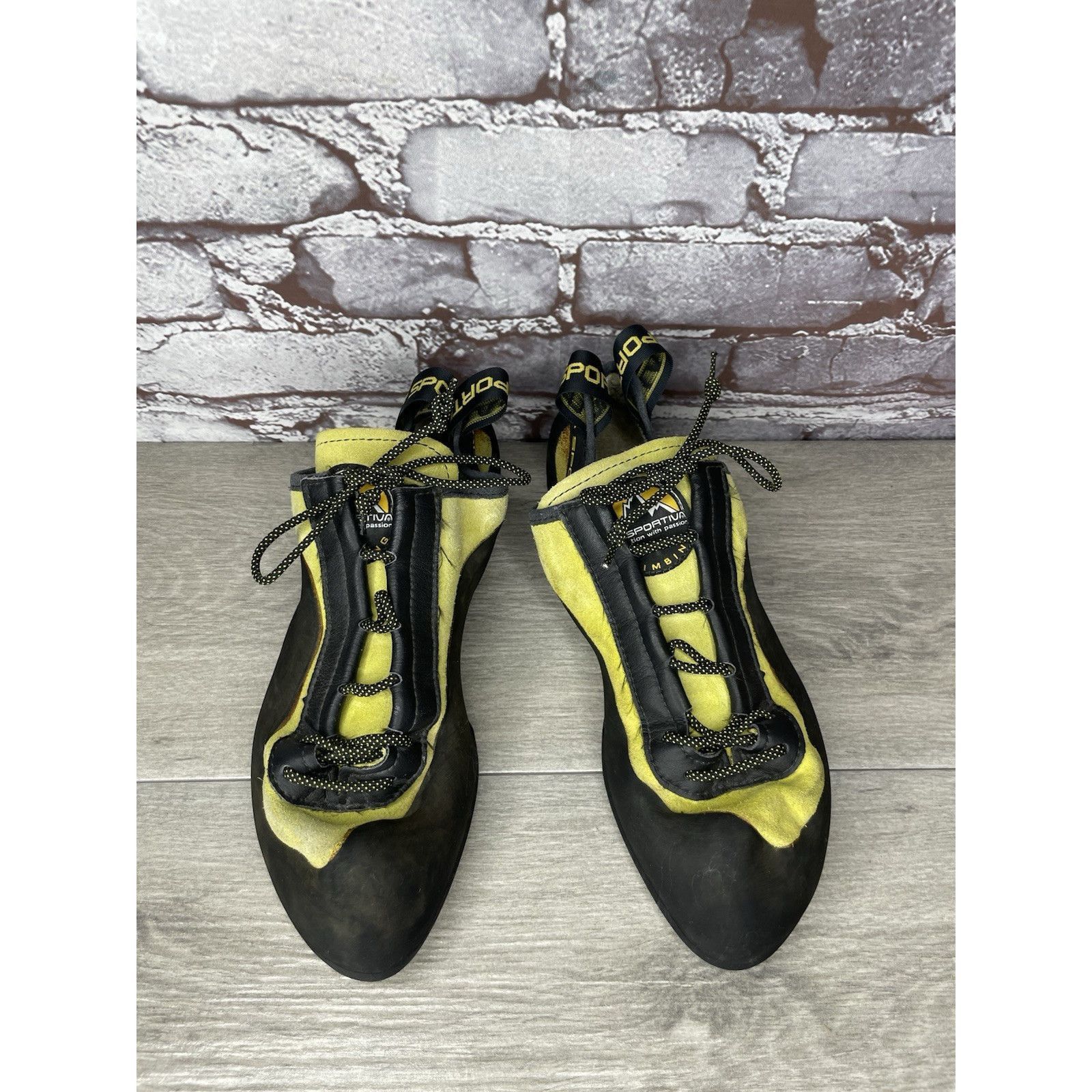 La Sportiva La Sportiva Vibram Miura Black Synthetic Yellow Climbing Sho Size US 10.5 / EU 43-44 - 3 Thumbnail