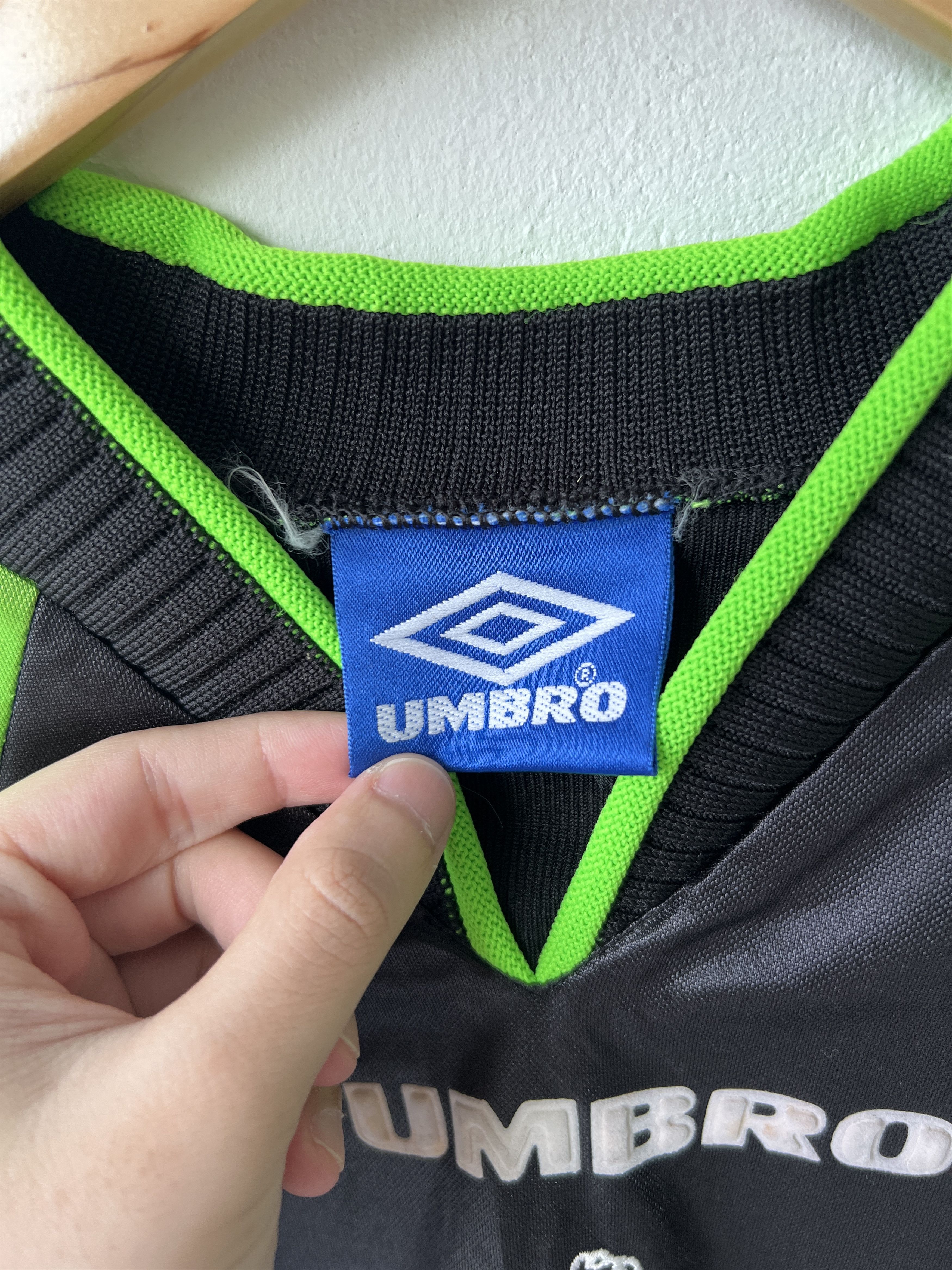 Umbro (XL) Chelsea 1998-99 Long Sleeve GK Kit Size US XL / EU 56 / 4 - 3 Thumbnail