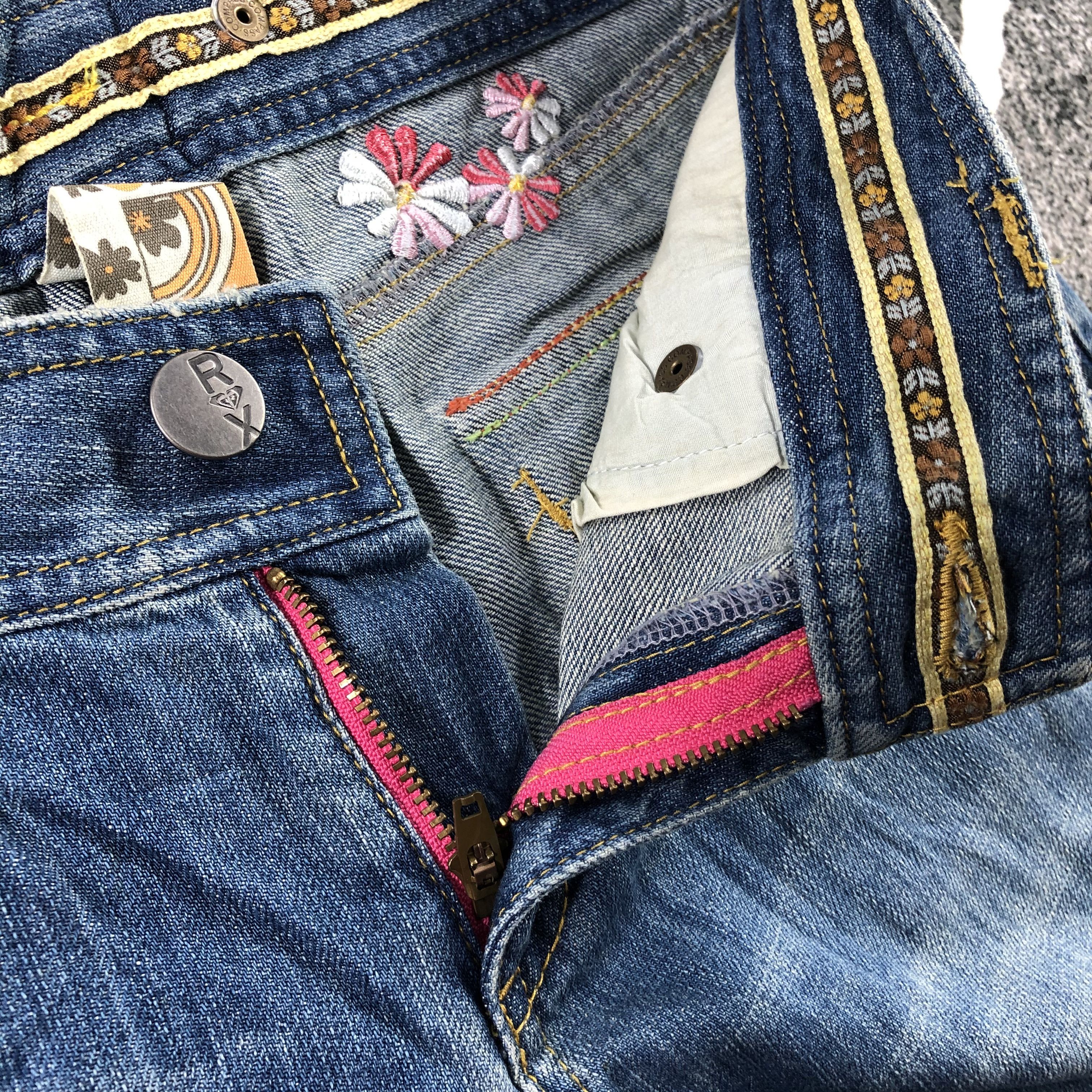 Quiksilver Roxy Jeans BLue Flare Denim KJ1279 Size 30" / US 8 / IT 44 - 8 Thumbnail