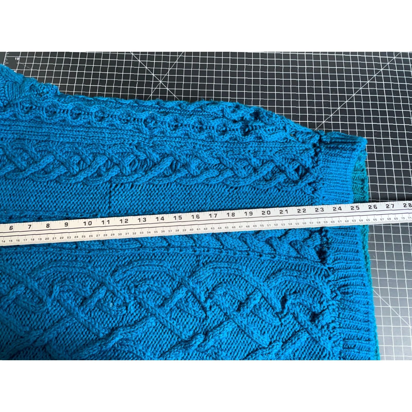 Vintage Handknit Wool Cable Knit Sweater Women's 2XL Blue Heavyweight Crewneck Size XXL / US 16-18 / IT 52-54 - 7 Thumbnail