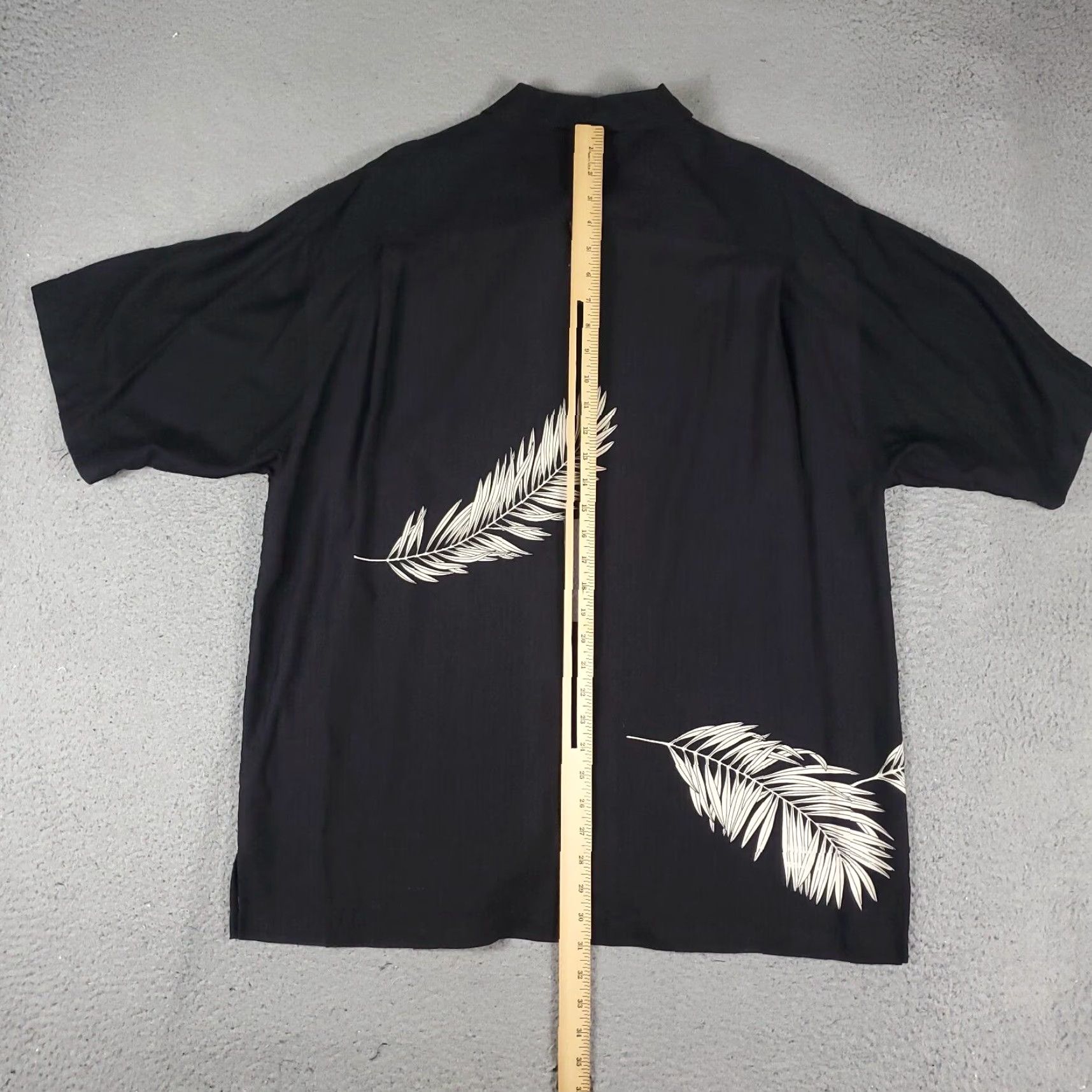 Tommy Bahama VINTAGE Tommy Bahama Mens Large Black Hawaiian Shirt Short Sleeve Floral Silk Casual Beach Tropical Size US L / EU 52-54 / 3 - 5 Thumbnail
